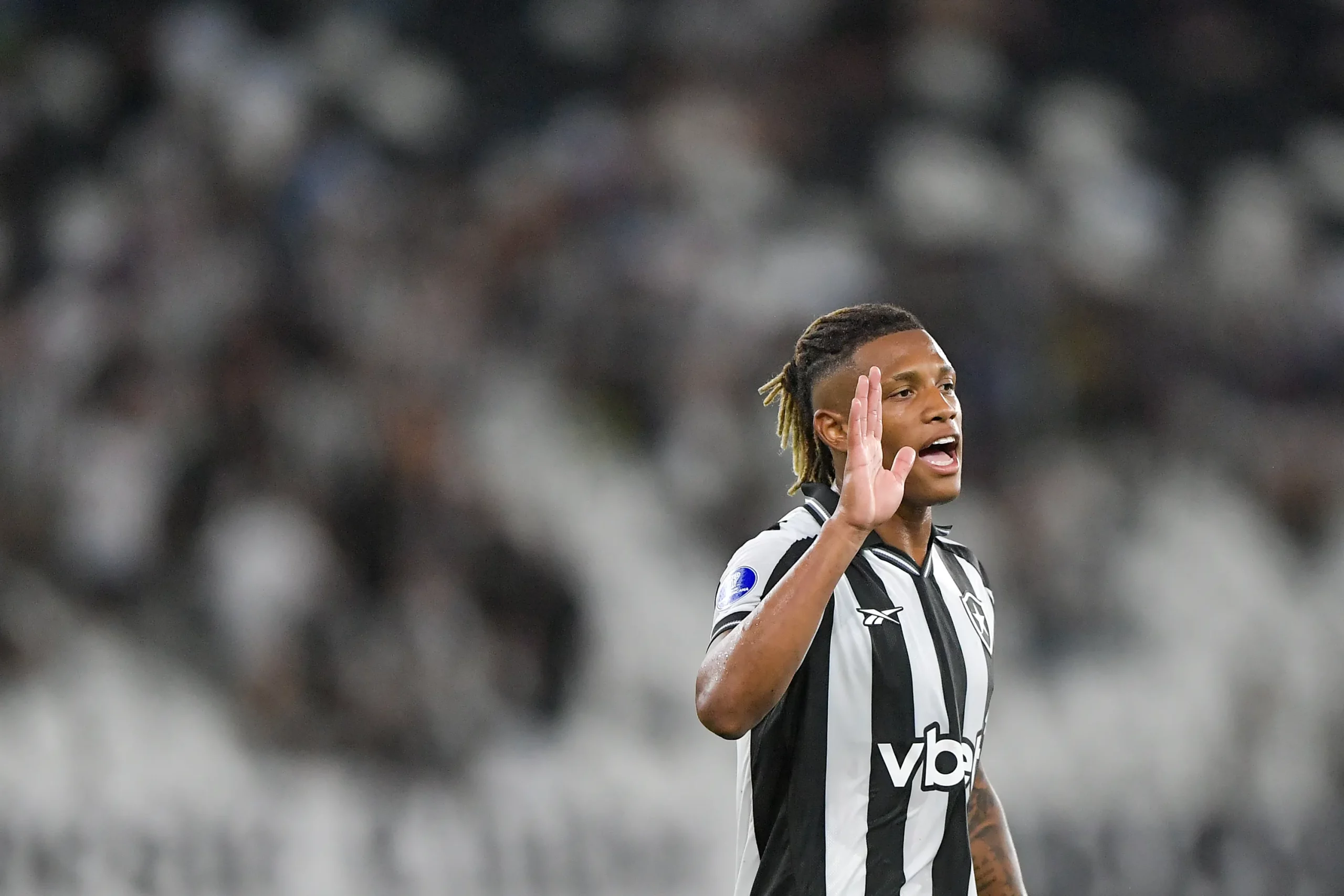 RJ – RIO DE JANEIRO – 09/04/2026 – COPA SUL-AMERICANA 2026, BOTAFOGO X CARACAS – Danilo jogador do Botafogo durante partida contra o Caracas no estadio Engenhao pelo campeonato Copa Sul-Americana 2026. Foto: Thiago Ribeiro/AGIF