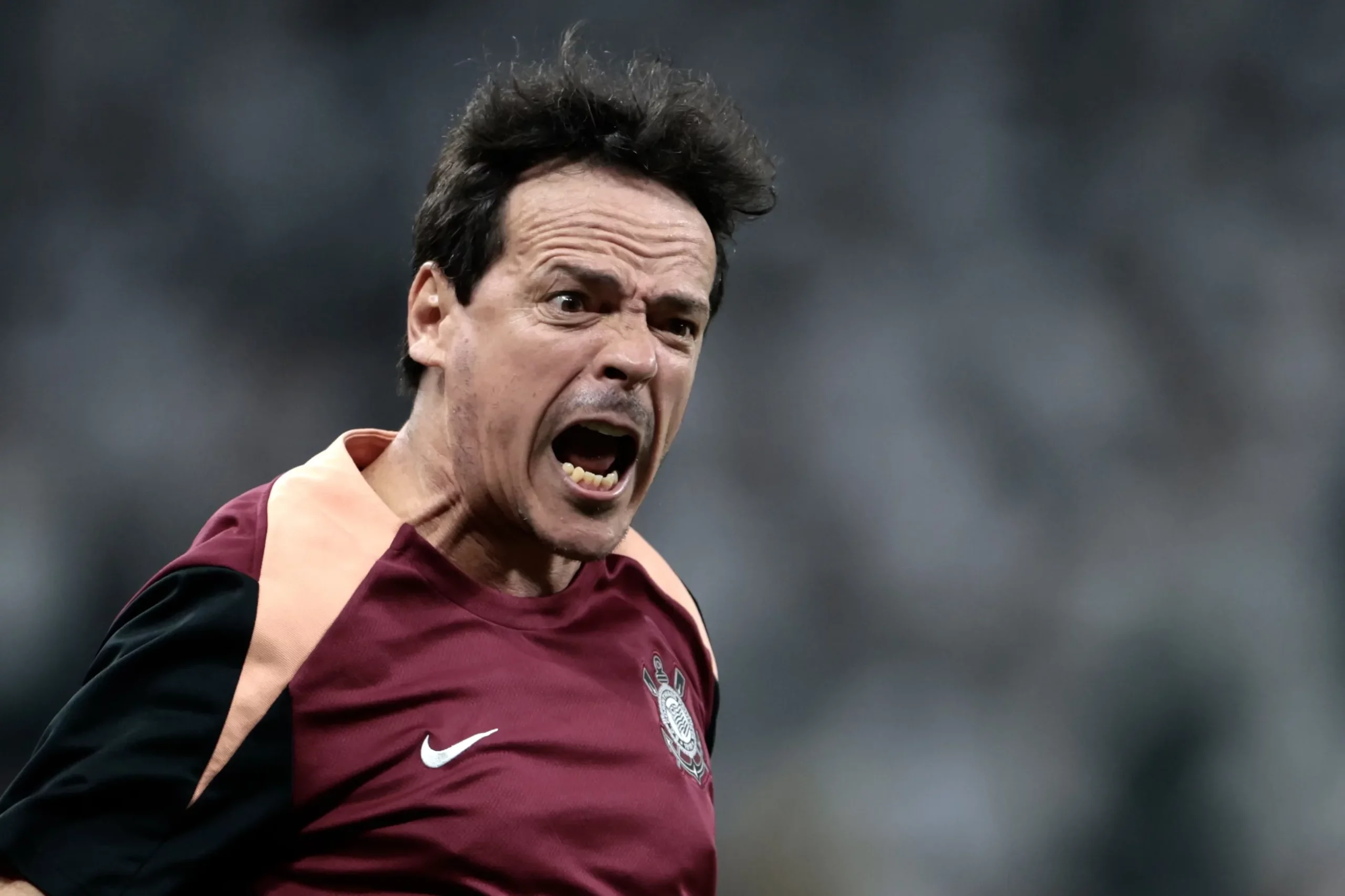 Fernando Diniz tecnico do Corinthians durante partida contra o Palmeiras no estadio Arena Corinthians pelo campeonato Brasileiro A 2026. Foto: Marcello Zambrana/AGIF