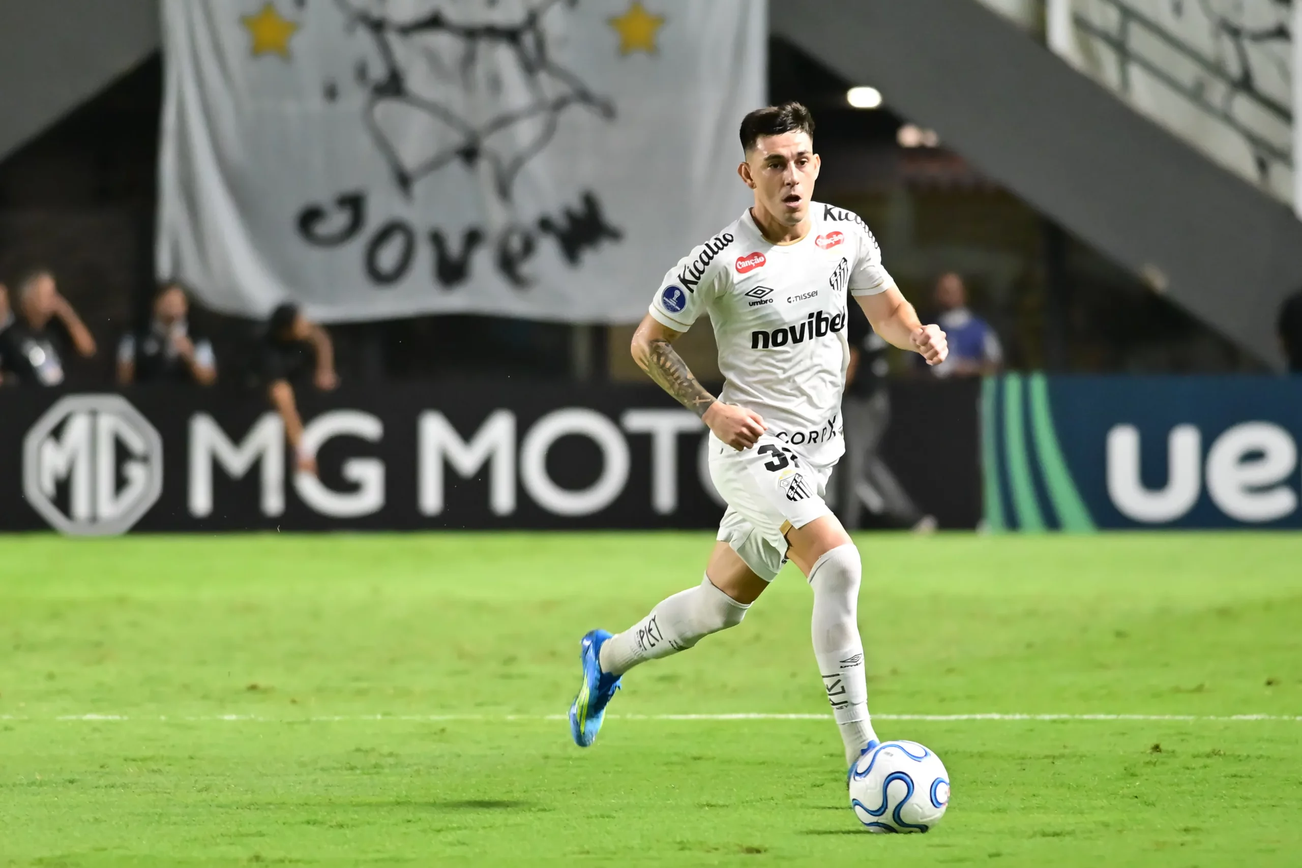 Escobar está fora da partida por suspensão. Foto: Jota Erre/AGIF