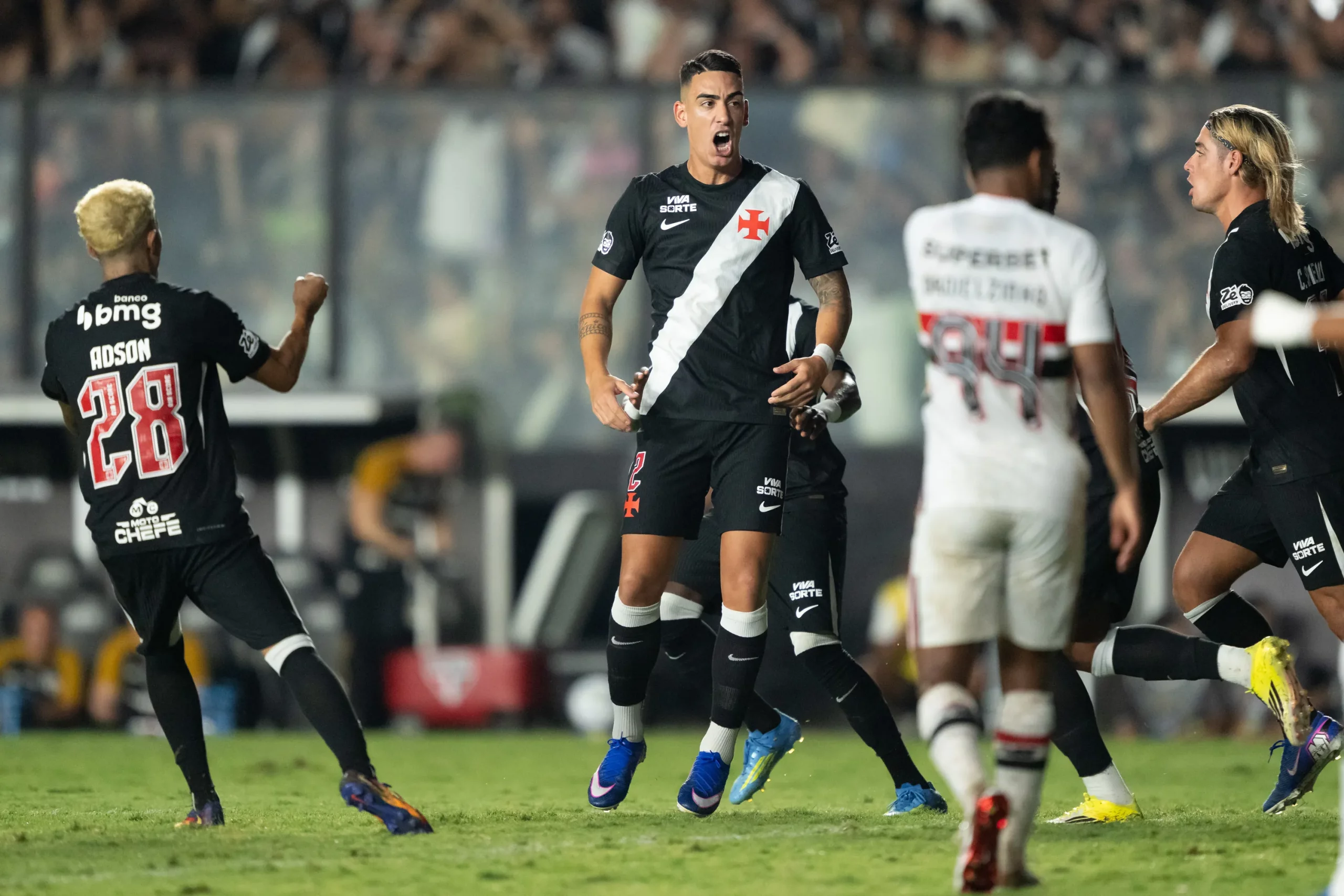 Puma Rodriguez jogador do Vasco comemora seu gol durante partida contra o Sao Paulo. Foto: Jorge Rodrigues/AGIF