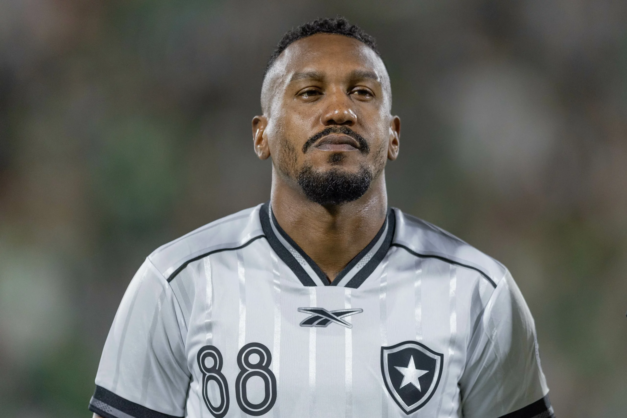 SC – CHAPECO – 18/04/2026 – BRASILEIRO A 2026, CHAPECOENSE X BOTAFOGO – Edenilson jogador do Botafogo durante partida contra o Chapecoense no estadio Arena Conda pelo campeonato Brasileiro A 2026. Foto: Liamara Polli/AGIF