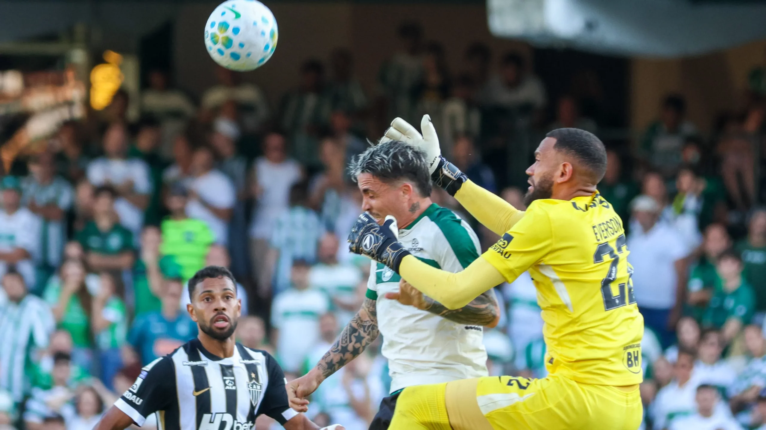 Coritiba x Atlético-MG - Foto: Robson Mafra/AGIF.