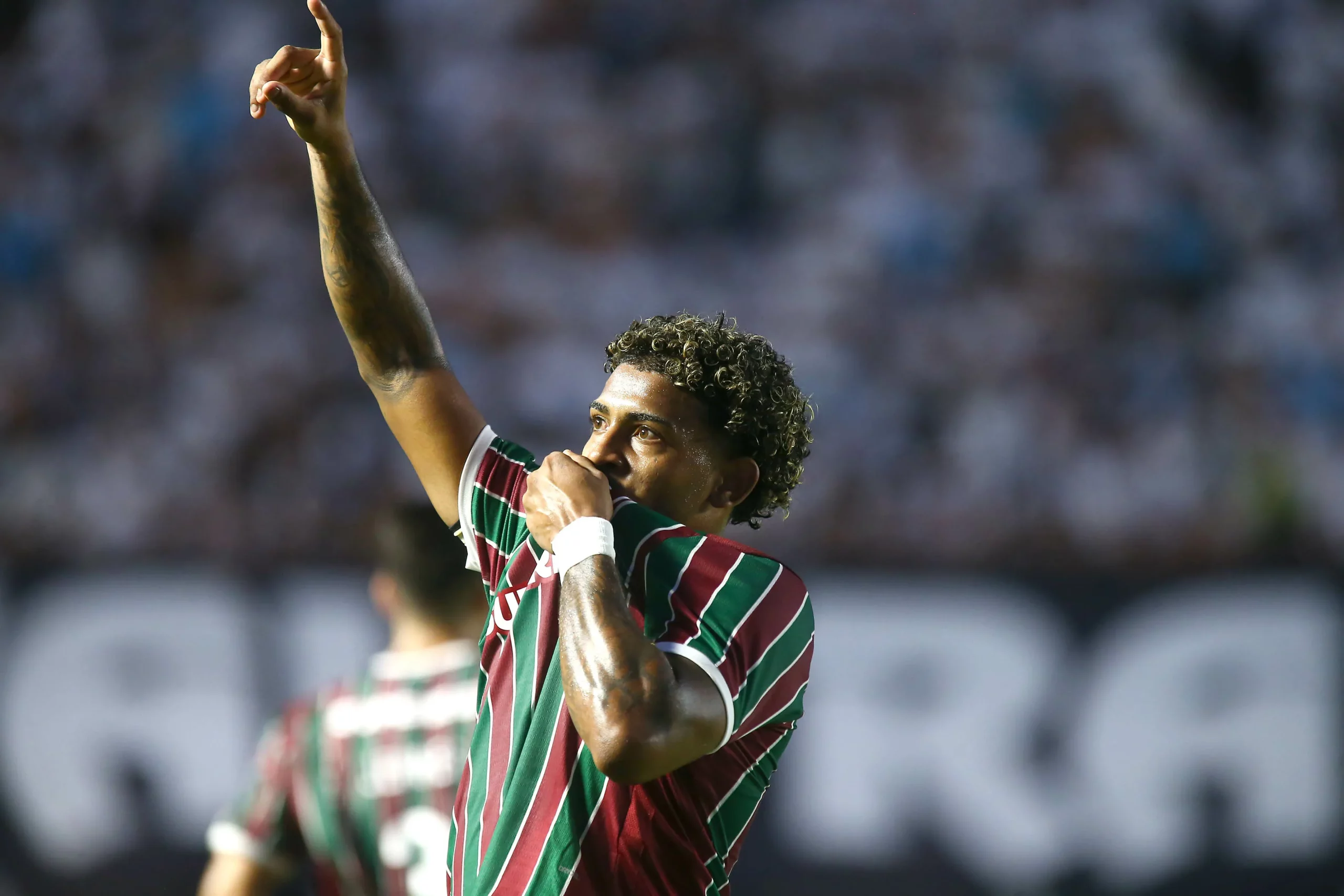 SP – SANTOS – 19/04/2026 – BRASILEIRO A 2026, SANTOS X FLUMINENSE – John Kennedy jogador do Fluminense comemora seu gol durante partida contra o Santos no estadio Vila Belmiro pelo campeonato Brasileiro A 2026. Foto: Mauricio De Souza/AGIF