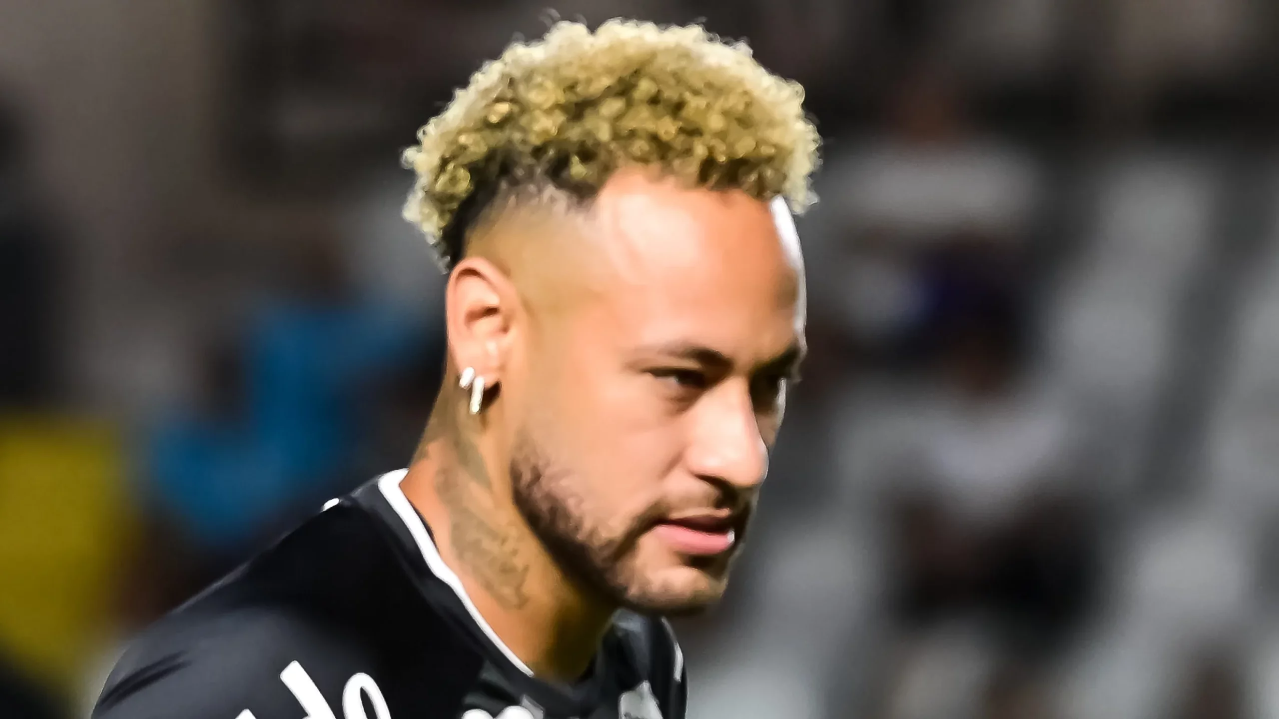 Neymar jogador do Santos durante aquecimento antes da partida contra o Coritiba no estadio Vila Belmiro pelo campeonato Copa Do Brasil 2026. Foto: Jota Erre/AGIF