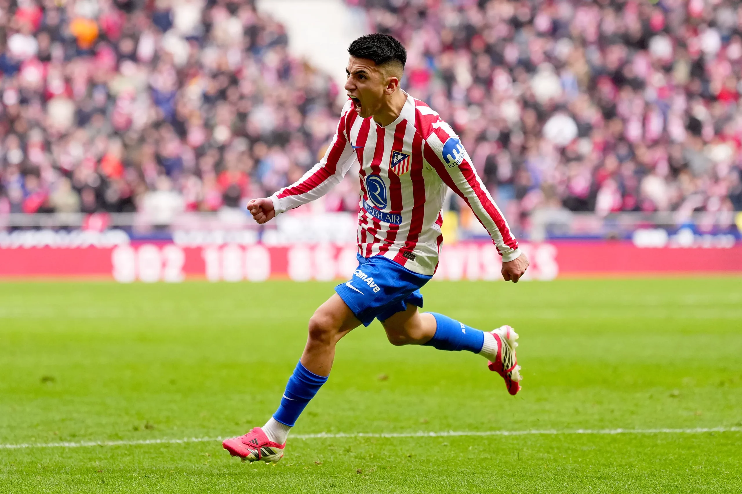 Thiago Almada comemorando gol pelo Atlético de Madrid. (Foto: Angel Martinez/Getty Images)