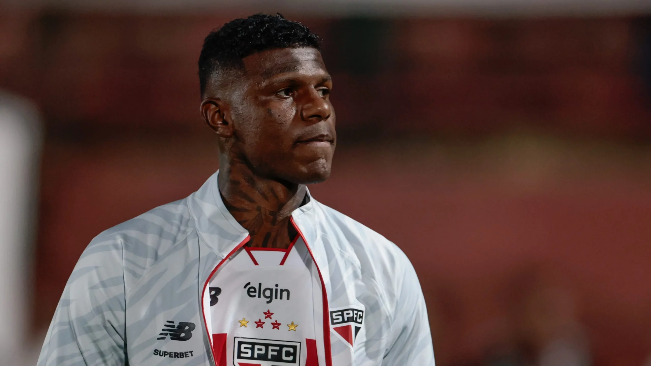 Arboleda jogador do Sao Paulo durante partida contra o Chapecoense no estadio Caninde pelo campeonato Brasileiro A 2025. Foto: Marcello Zambrana/AGIF