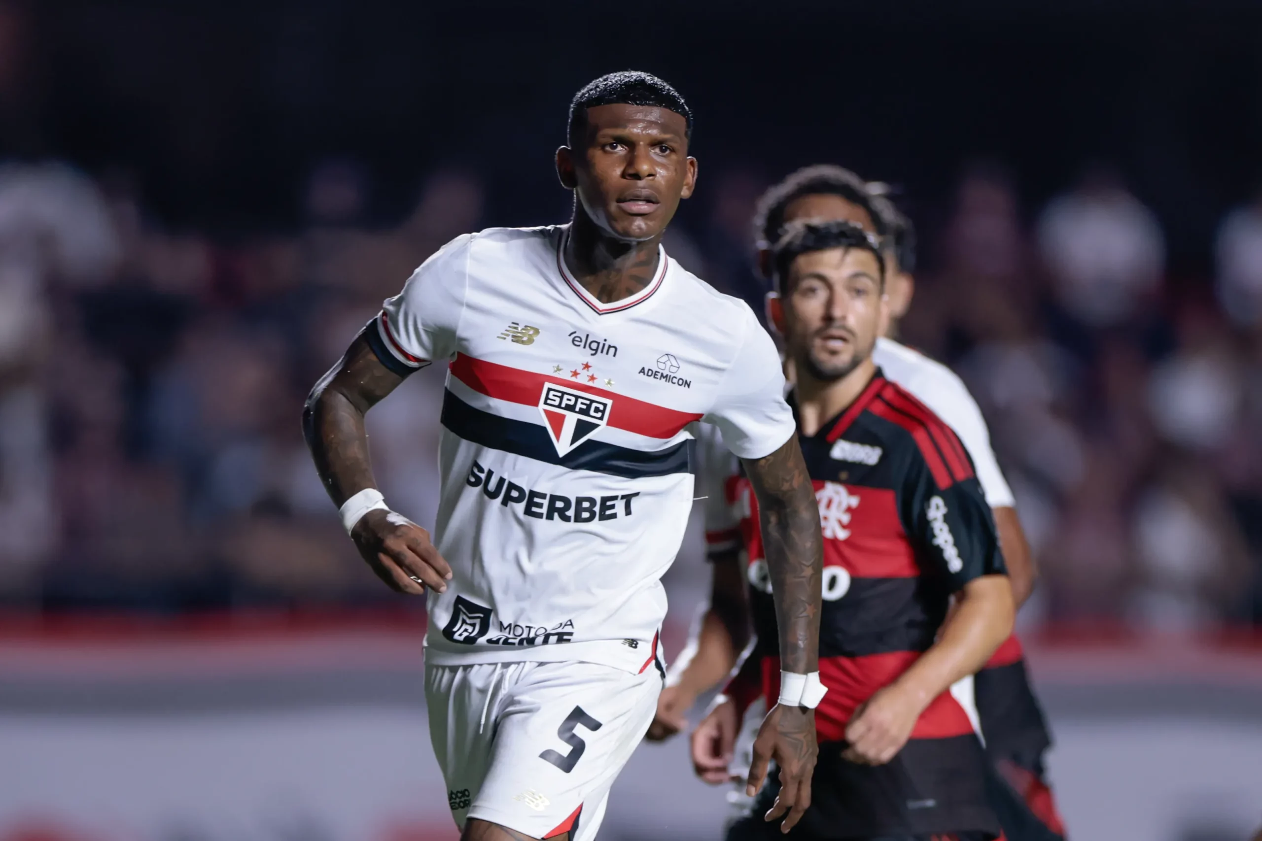 Arboleda jogador do Sao Paulo durante partida contra o Flamengo no estadio Morumbi pelo campeonato Brasileiro A 2026. Foto: Marcello Zambrana/AGIF