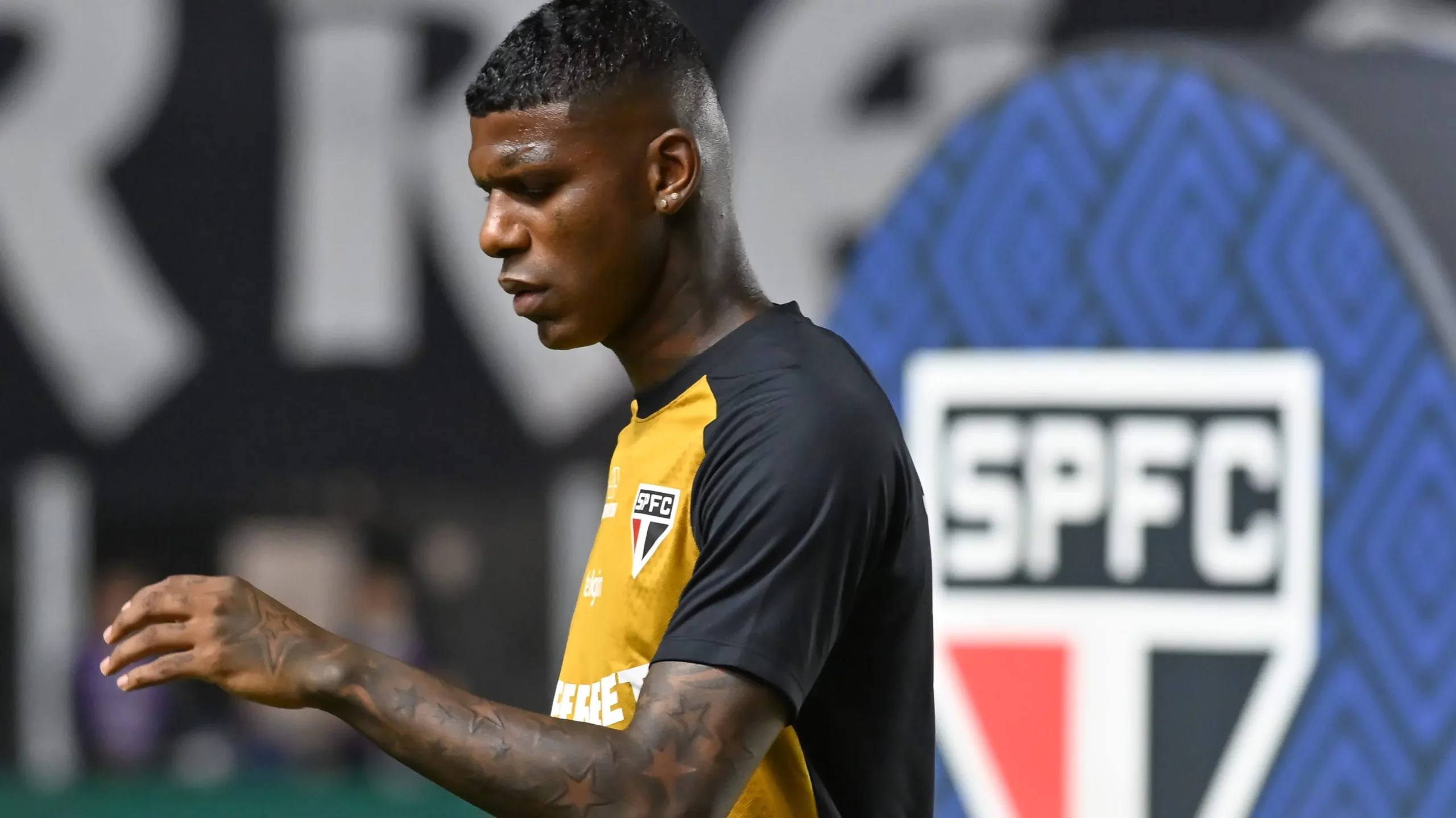 Atitude de Arboleda agitou os bastidores do Morumbis e pode levar SPFC à FIFA – Foto: Jota Erre/AGIF