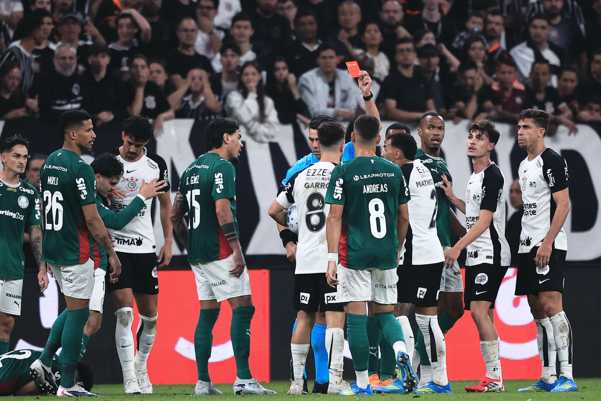 Confusão no último Corinthians x Palmeiras. Foto: Ettore Chiereguini/AGIF