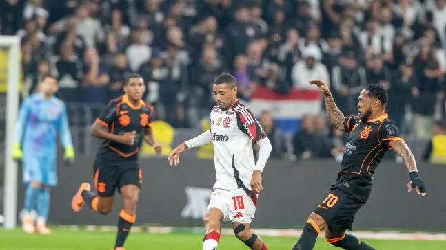 Foto: Joisel Amaral/AGIF – Nicolás, camisa 18 do Flamengo, em ação contra o Corinthians.