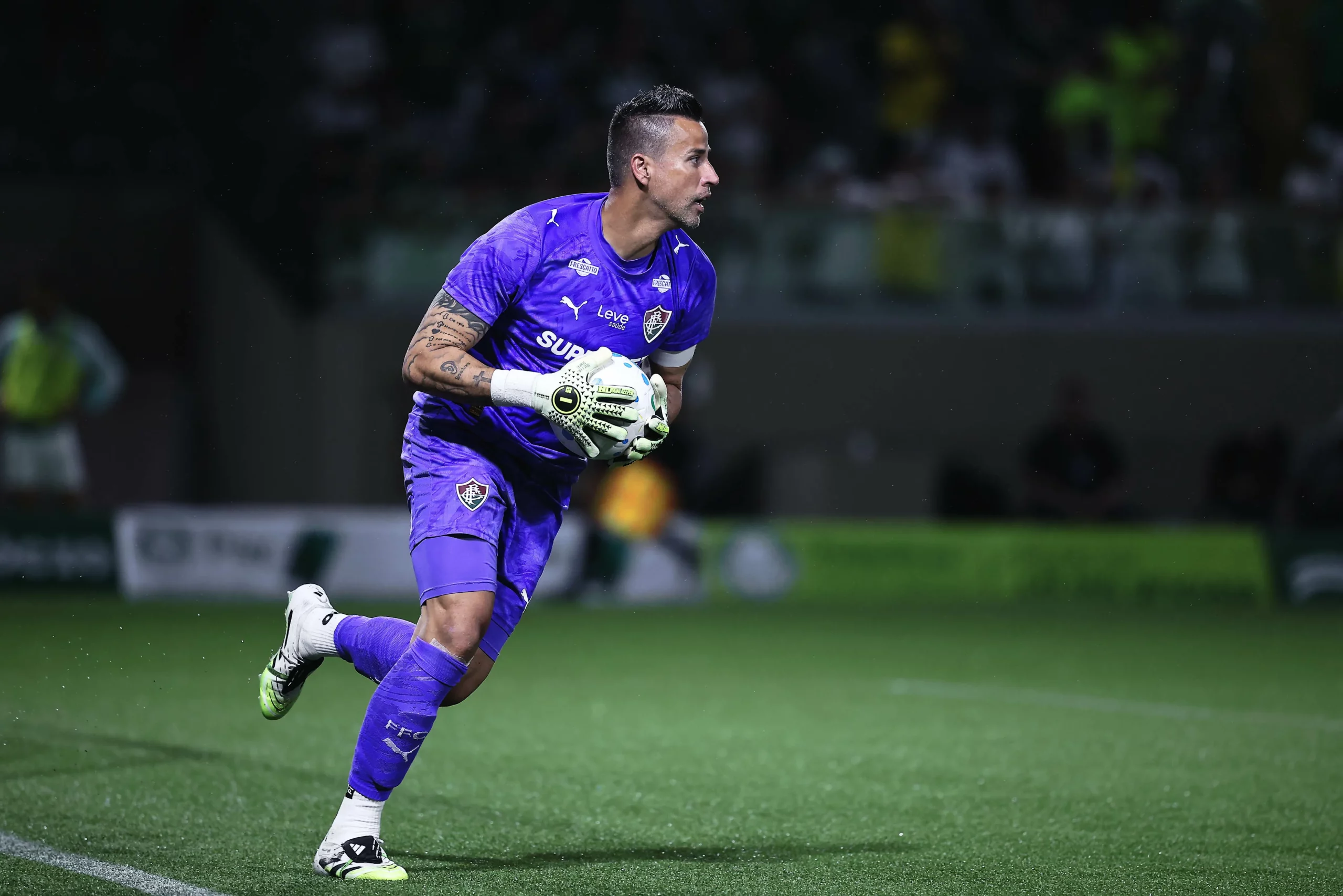 Fábio durante partida pelo Fluminense. Foto: Ettore Chiereguini/AGIF