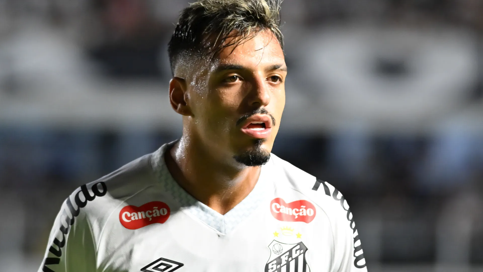 Gabriel Menino já desfalcou o Santos na Sul-Americana e no Brasileirão. Foto: Jota Erre/AGIF