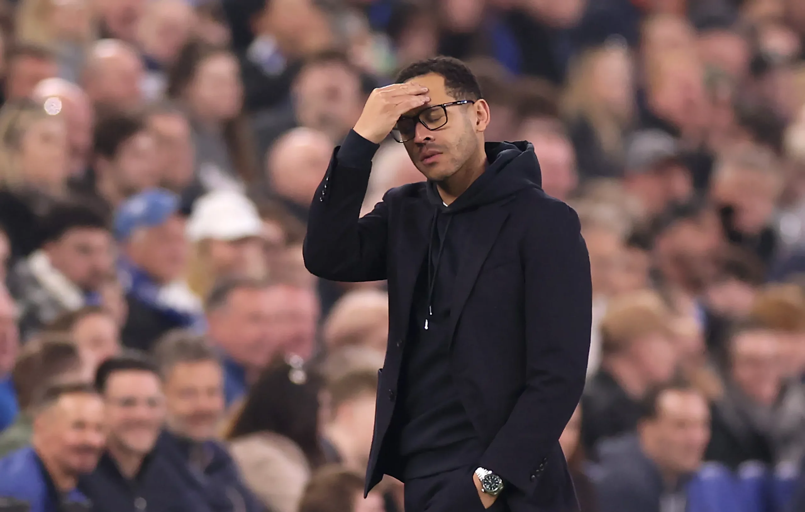 Liam Rosenior não resistiu à má sequência de resultados no Chelsea e foi demitido – Foto: Carl Recine/Getty Images