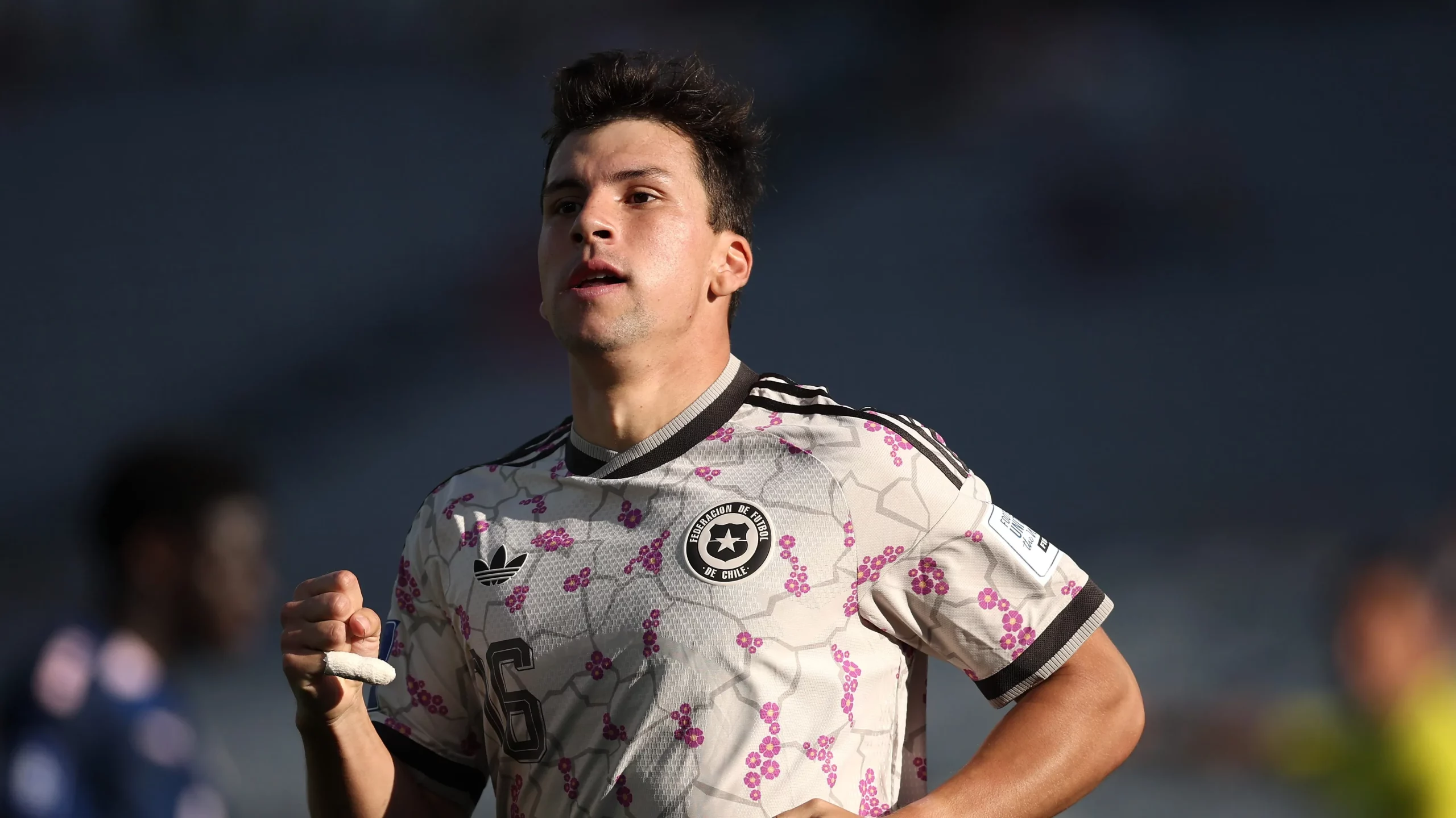 Tapia durante amistoso realizado na Nova Zelândia – Foto: Phil Walter/Getty Images