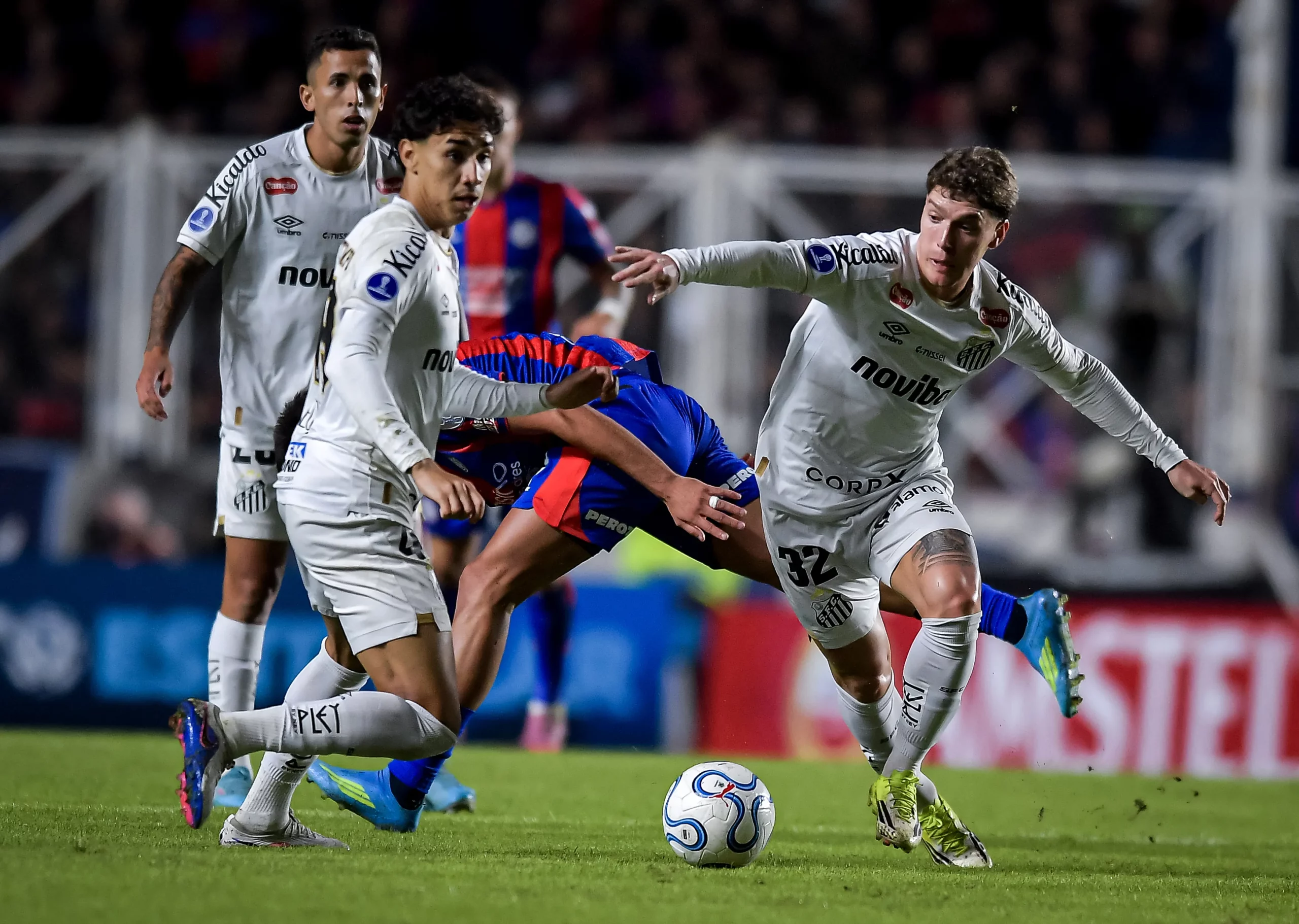 San Lorenzo x Santos ficaram no empate Foto: Marcelo Endelli/Getty Images)