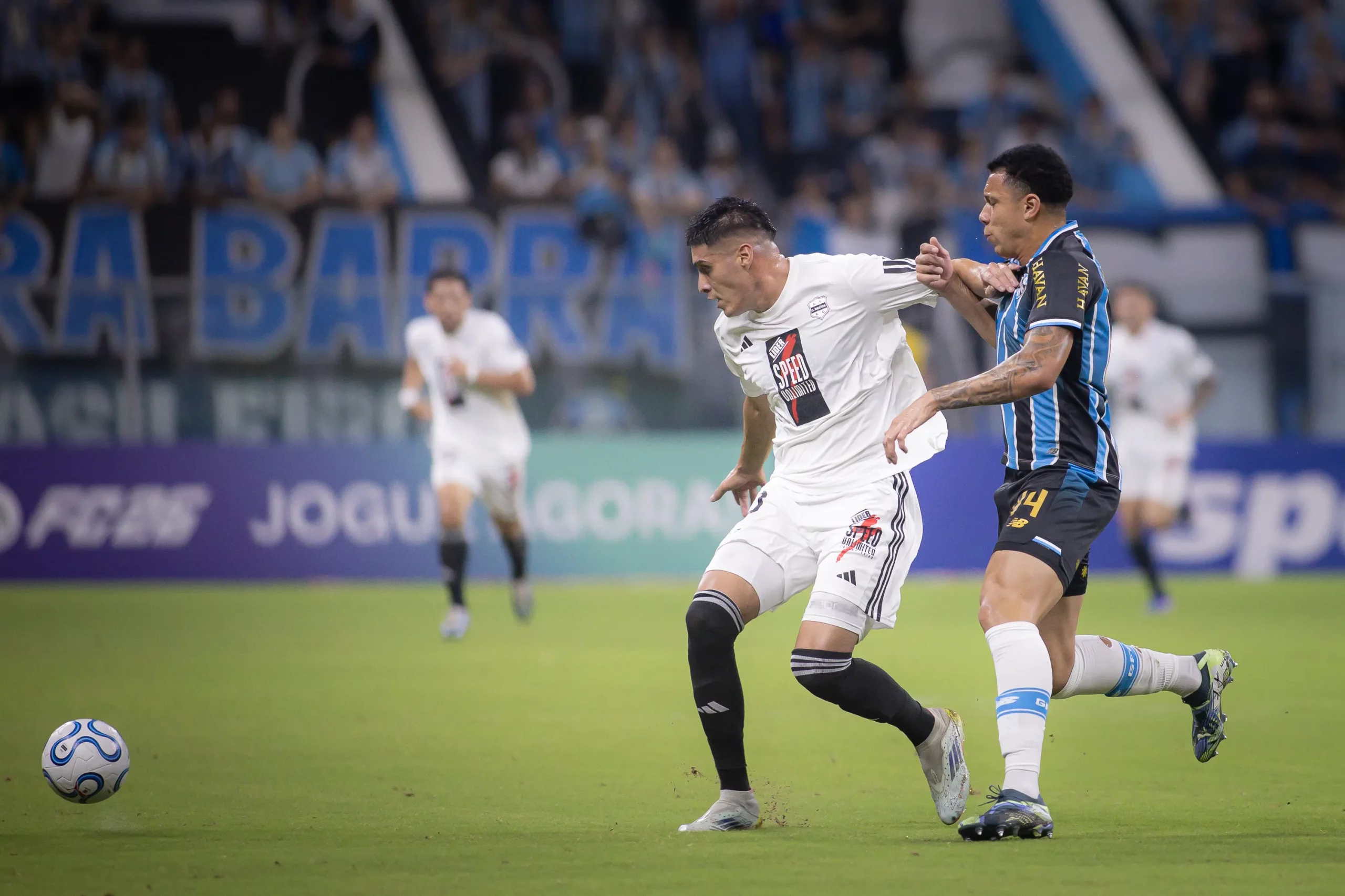 Grêmio apresentou dificuldades na partida. Foto: Maxi Franzoi/AGIF