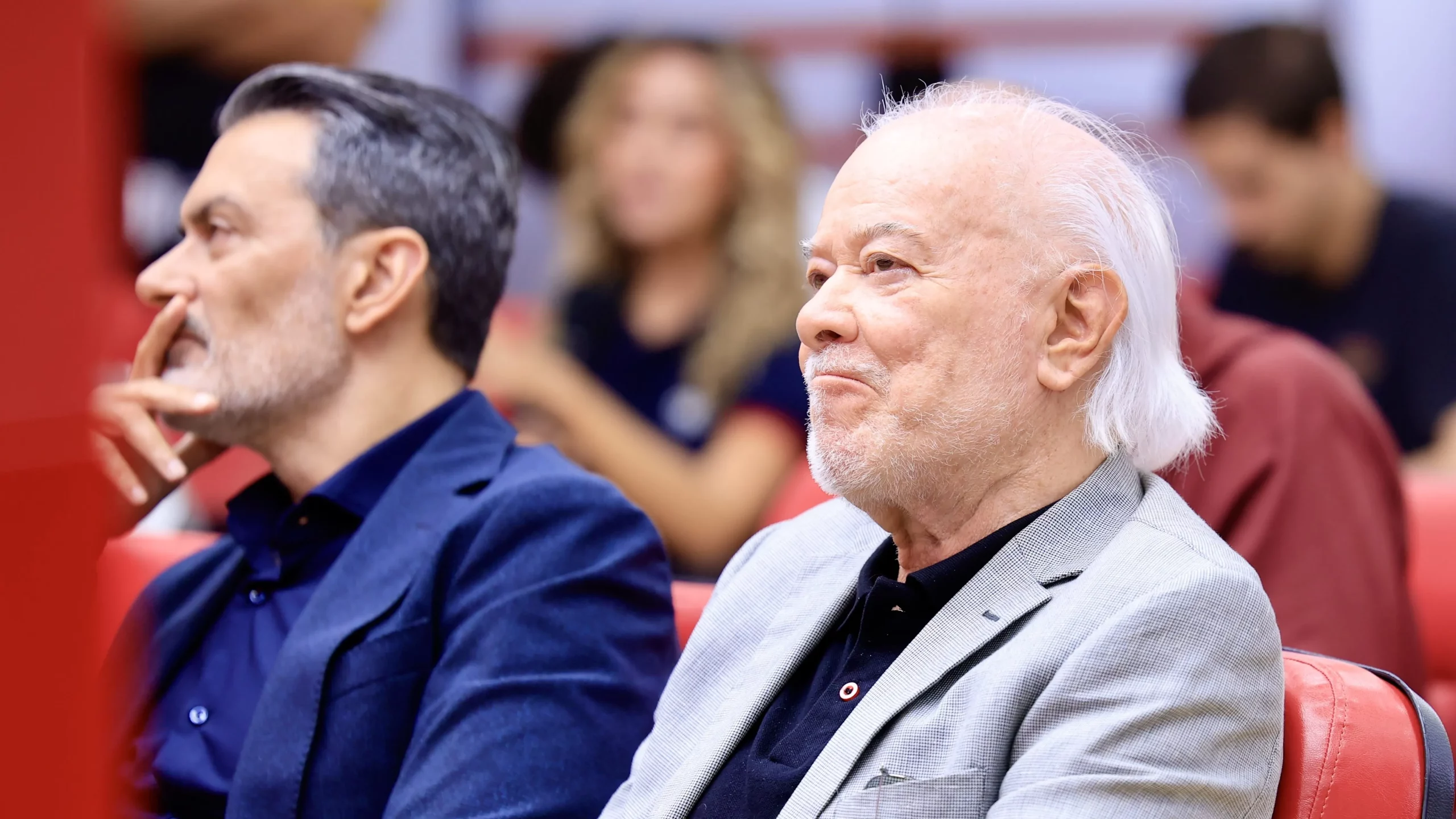 Harry Massis foi abordado por organizada do SPFC na porta do CT, que pediu demissão de Rui Costa – Foto: AGIF