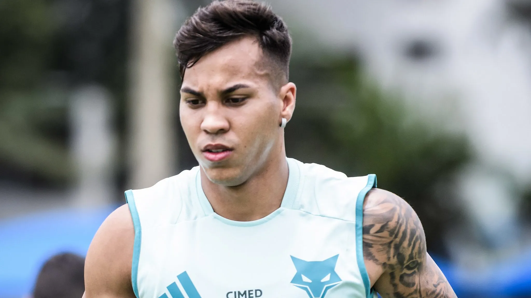 Kaio Jorge em treino na Toca da Raposa – Foto: Gustavo Aleixo/Cruzeiro