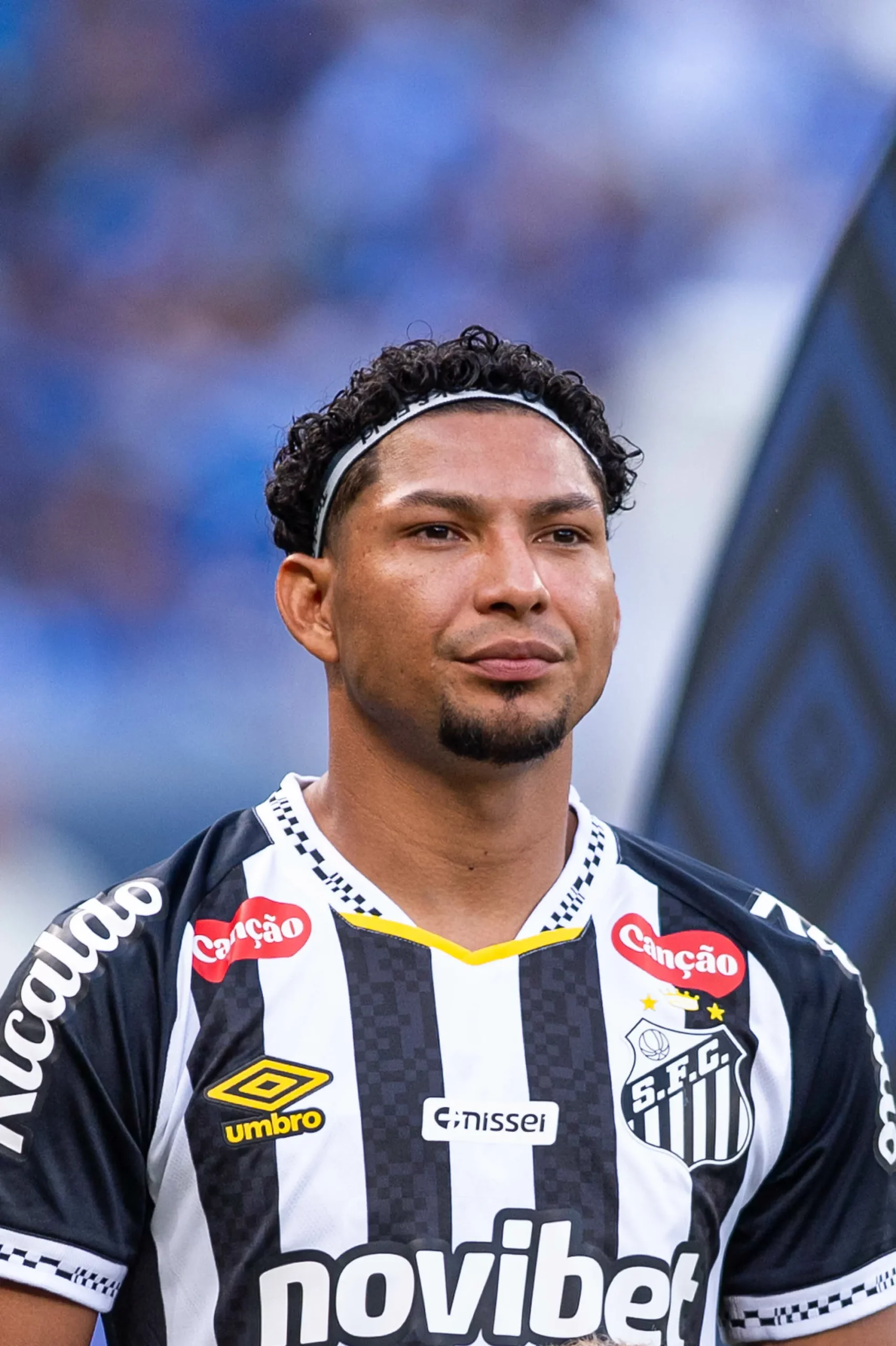– Rony jogador do Santos durante partida contra o Cruzeiro no estadio Mineirao pelo campeonato Brasileiro A 2026. Foto: Alessandra Torres/AGIF.