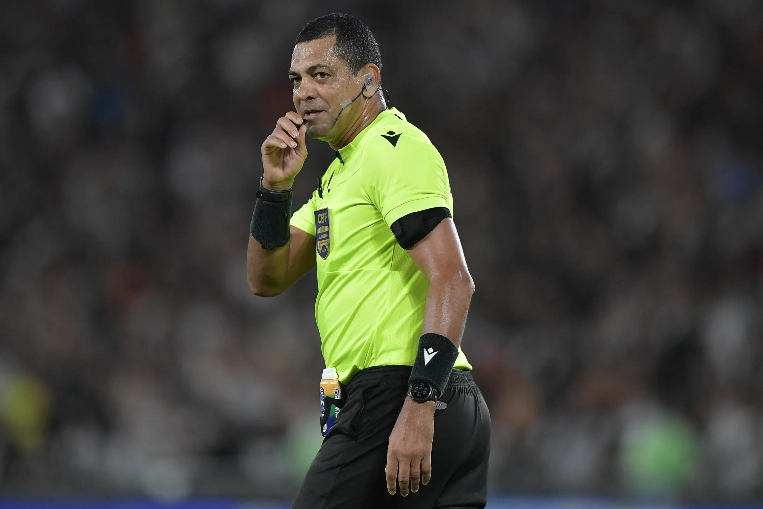 Wagner do Nascimento Magalhães foi o juiz do jogo. Foto: Thiago Ribeiro/AGIF