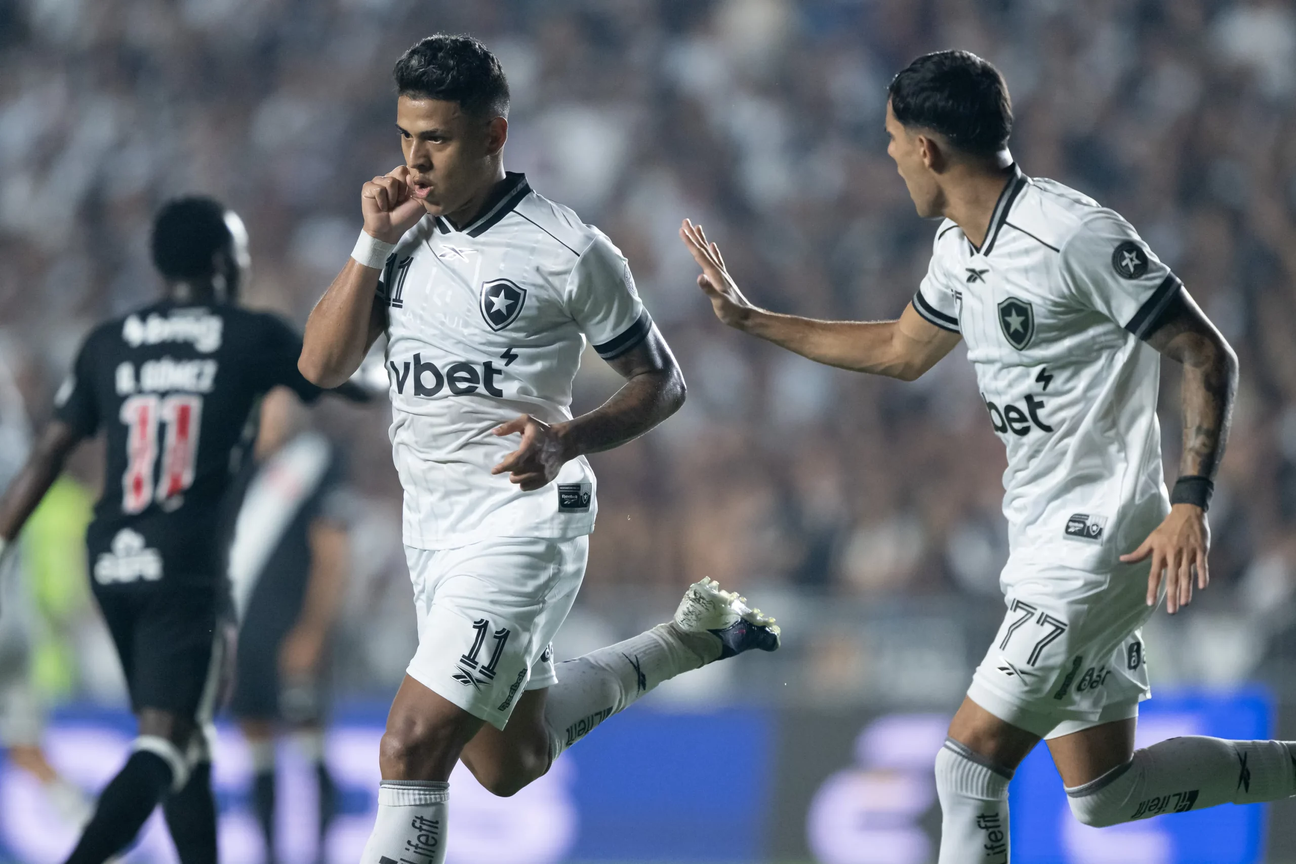 Matheus Martins marcou o gol da vitória do Botafogo. Foto: Jorge Rodrigues/AGIF