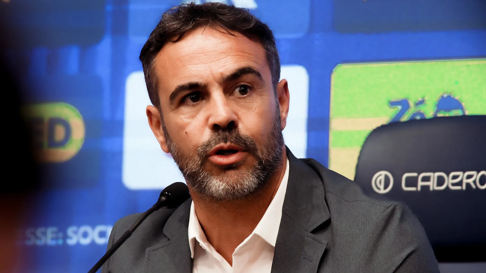 Artur Jorge vai estrear no comando do Cruzeiro.
