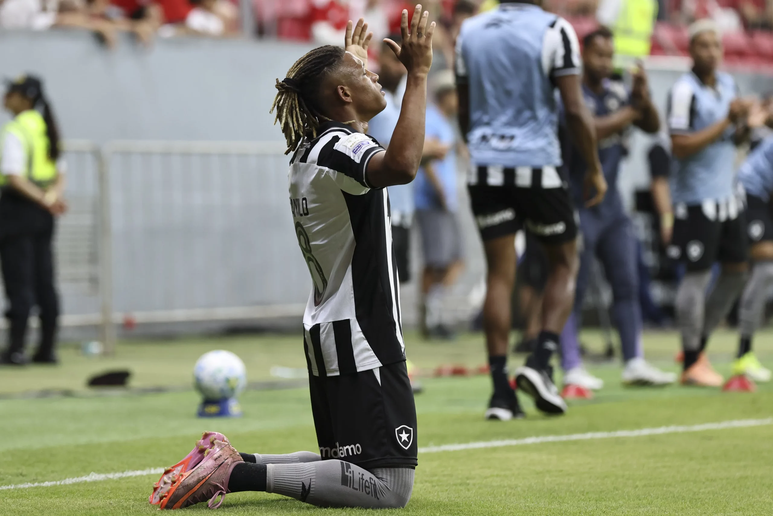 Danilo comemora seu gol pelo Botafogo. Foto: Mateus Bonomi/AGIF