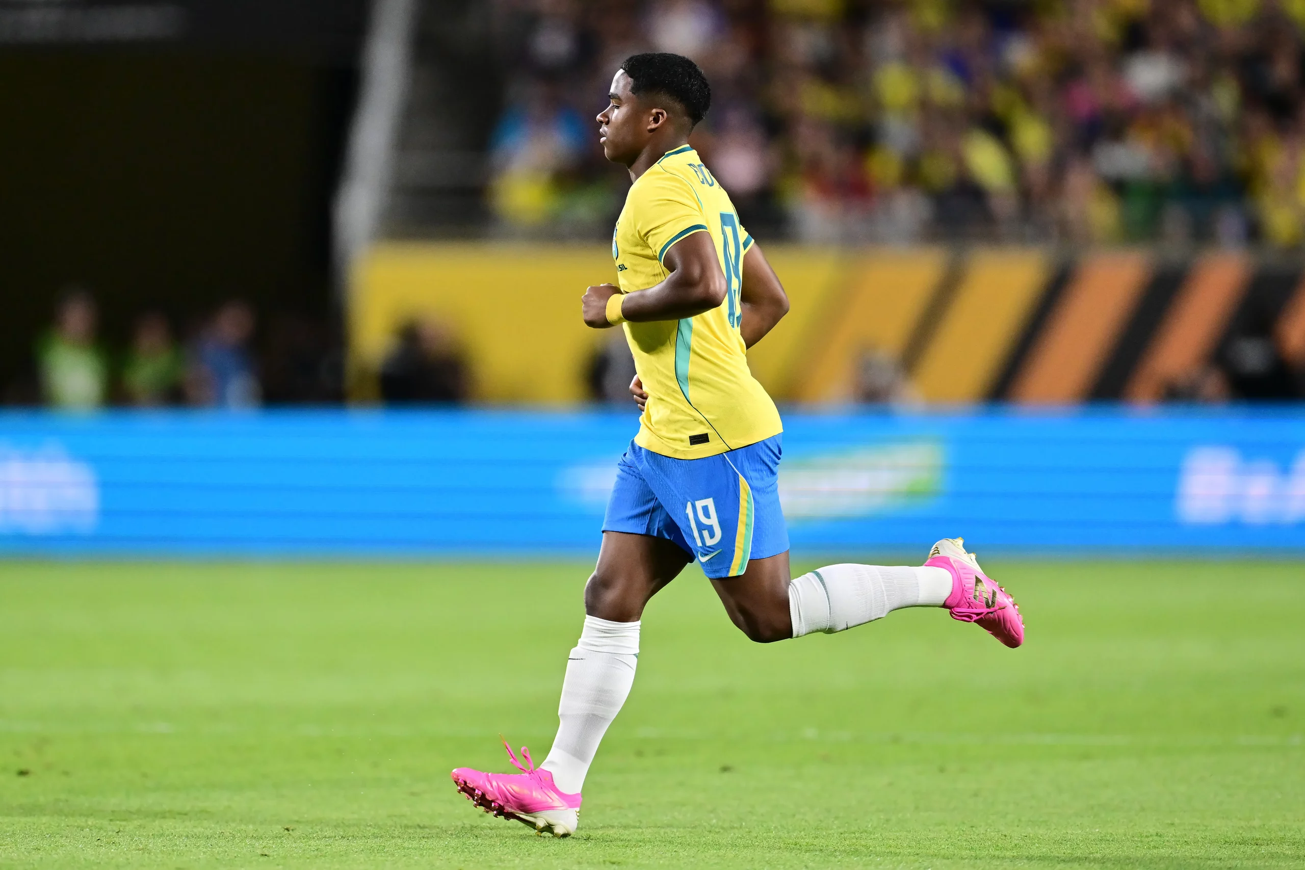 Endrick durante amistoso contra a Croácia. Foto: Julio Aguilar/Getty Images