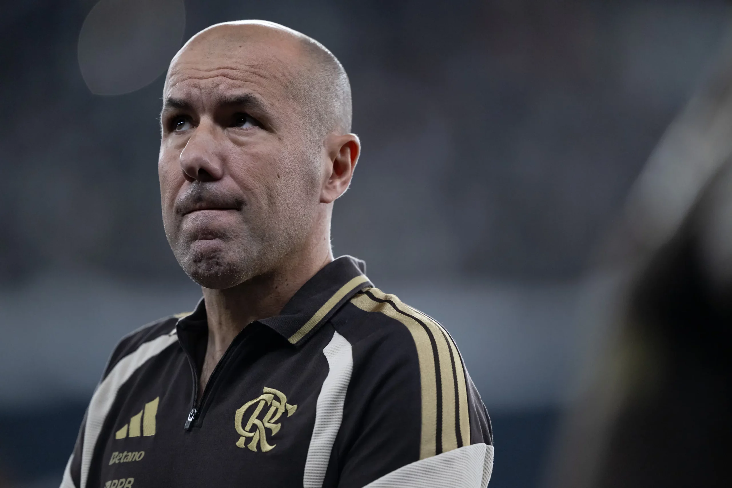 Leonardo Jardim não poderá contar com Léo Pereira, Arrascaeta e Varela esta noite em Bragança Paulista – Foto: Jorge Rodrigues/AGIF