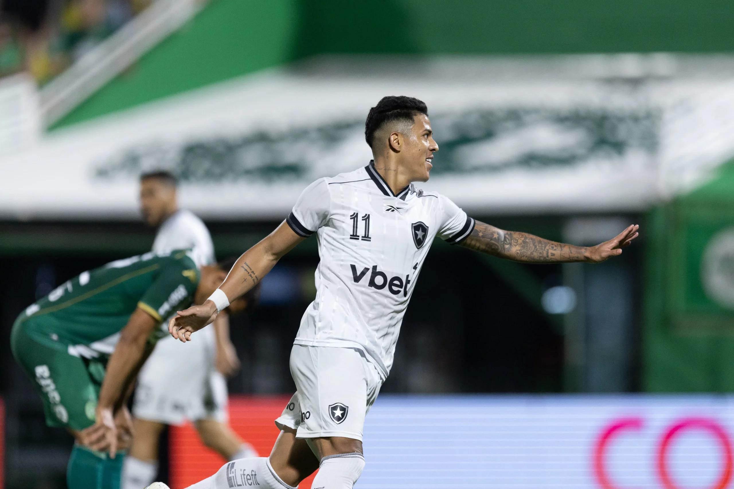 Matheus Martins marcou dois gols contra a Chapecoense. Foto: Liamara Polli/AGIF