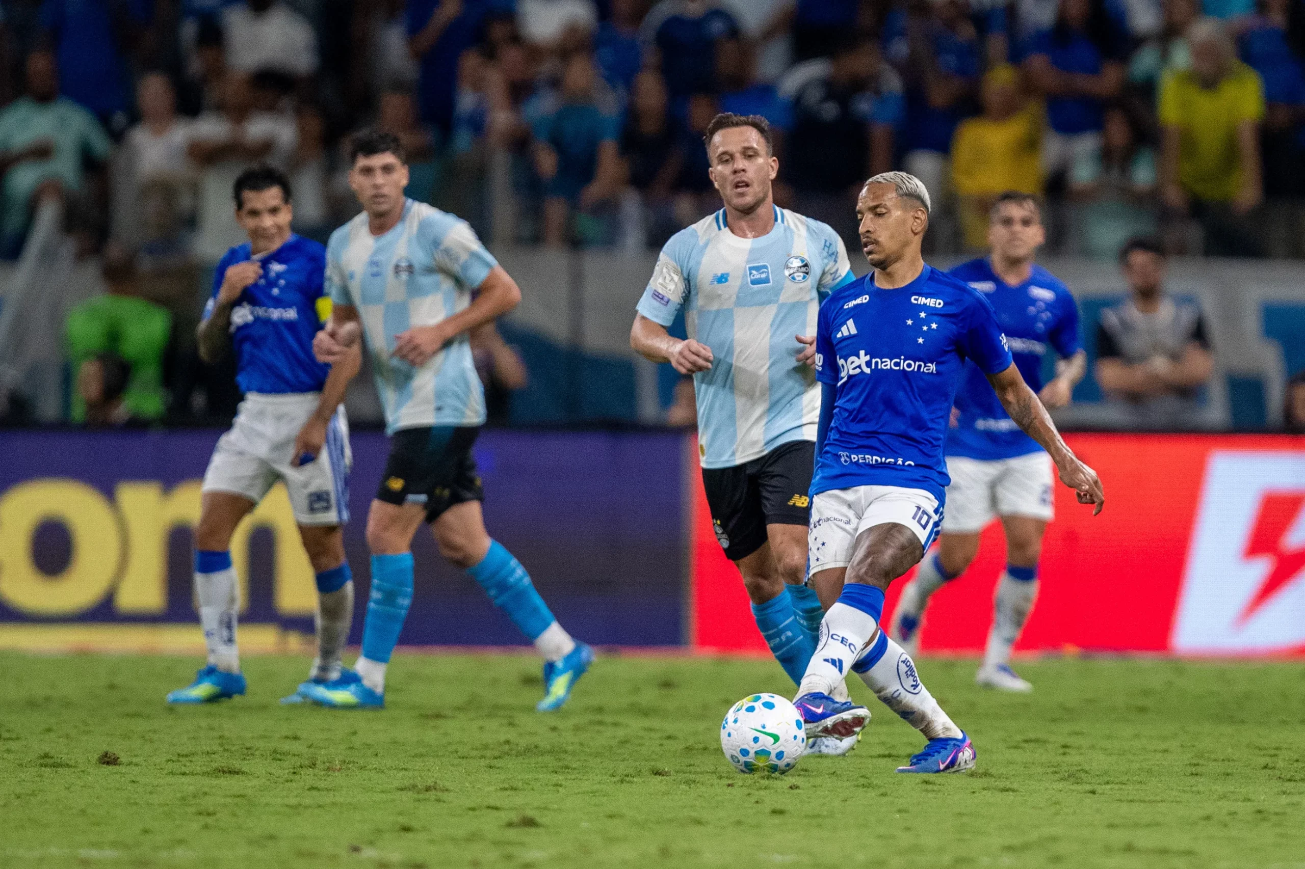 Matheus Pereira está fora do próximo jogo do Cruzeiro no Brasileirão. Foto: Fernando Moreno/AGIF