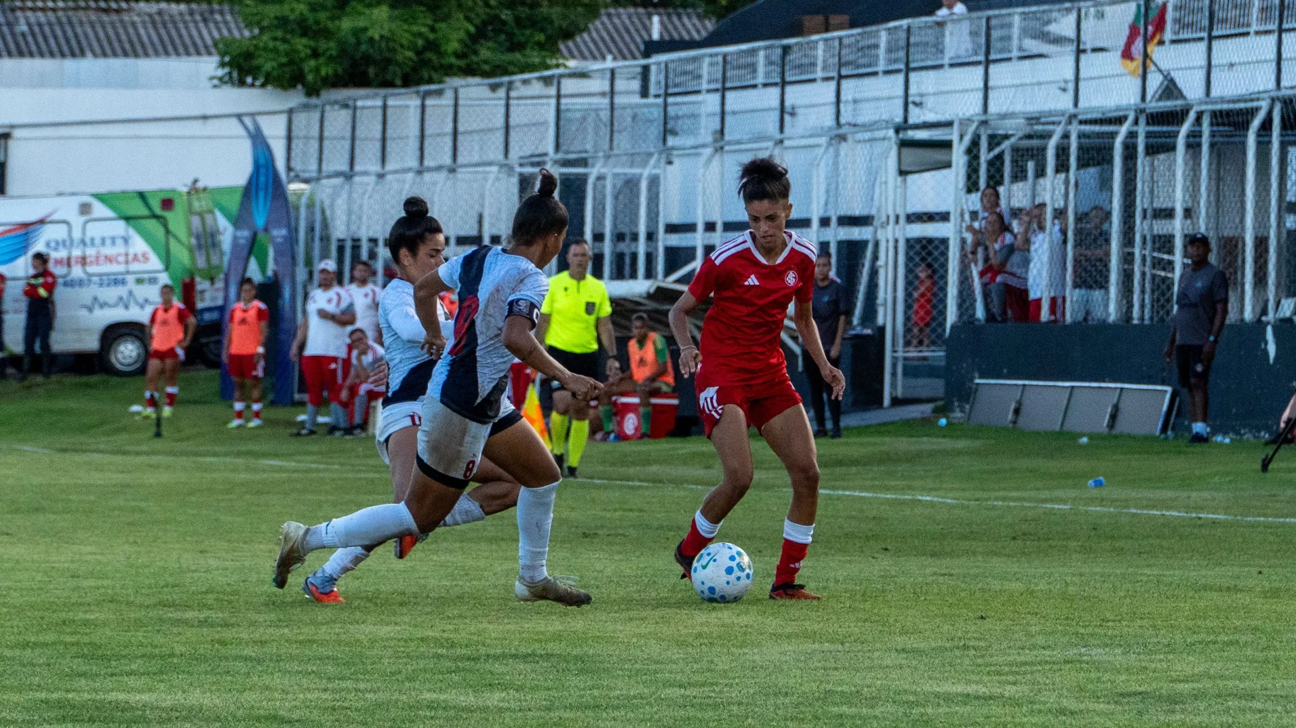 Mixto e Internacional em campo pelo Brasileirão Feminino 2026