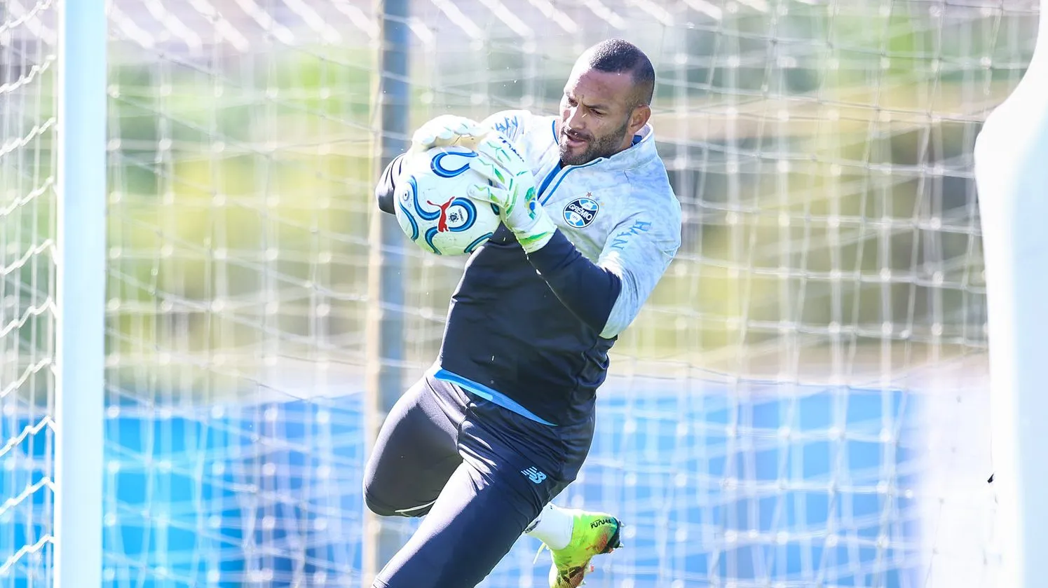 Weverton se prepara para seu último jogo antes da Copa –  FOTO: LUCAS UEBEL/GREMIO FBPA