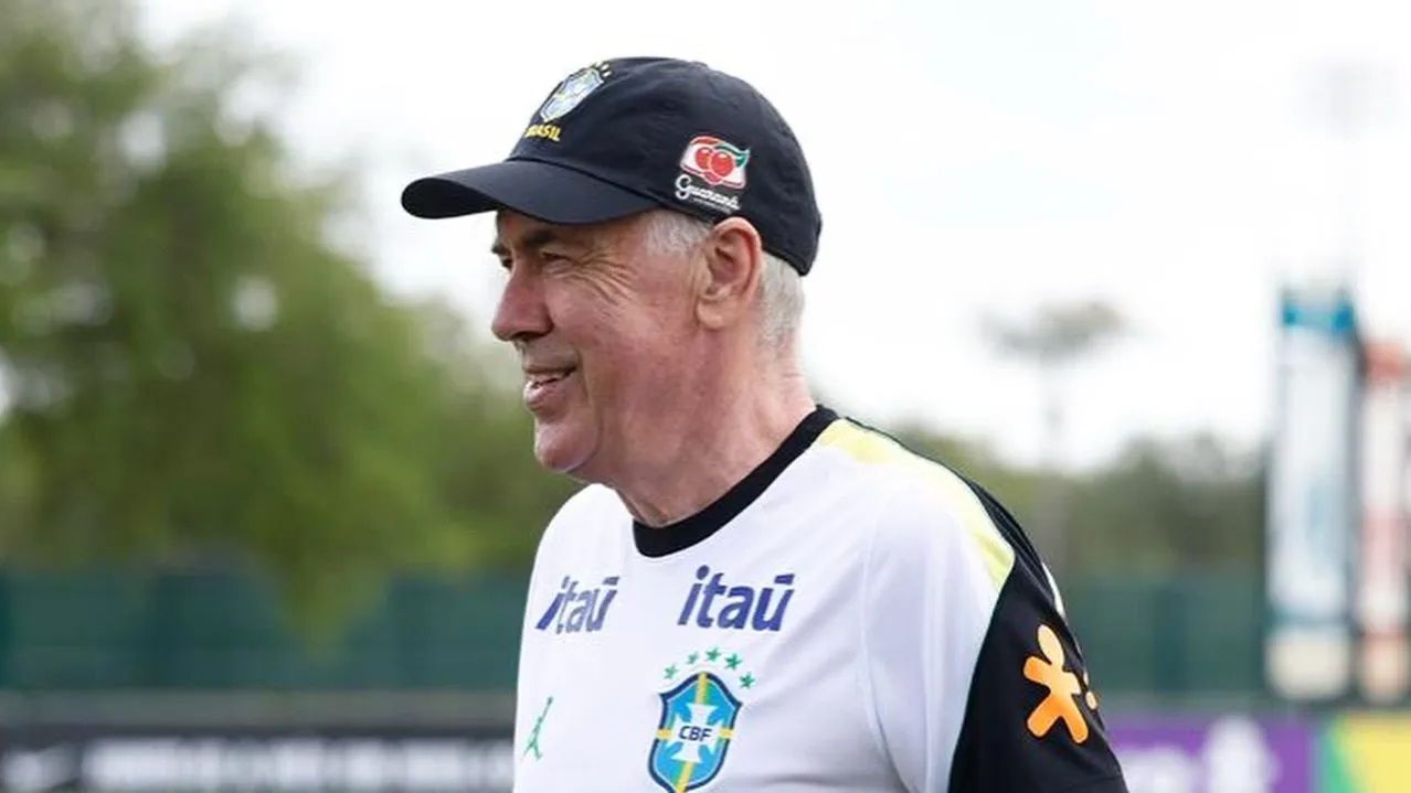 Ancelotti durante treino da Seleção. Foto: Rafael Ribeiro/CBF
