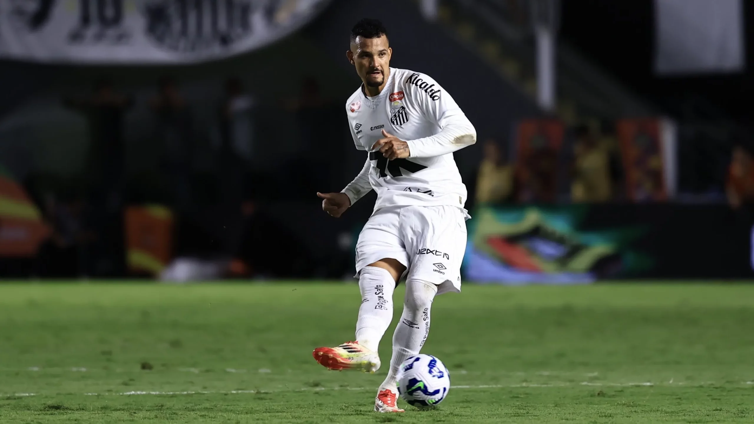 Zé Ivaldo está sem moral no Santos - Foto: Marcello Zambrana/AGIF.
