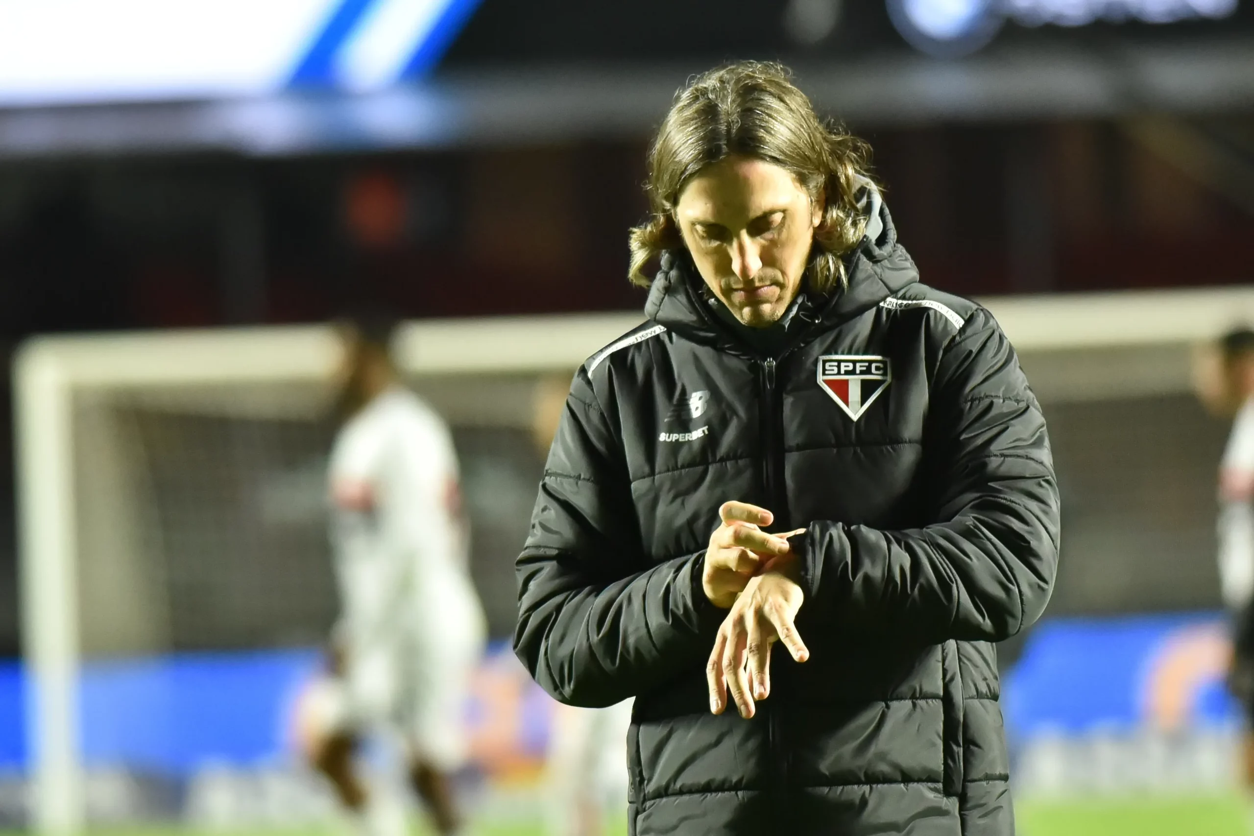 SP – SAO PAULO – 12/06/2025 – BRASILEIRO A 2025, SAO PAULO X VASCO – Zubeldia tecnico do Sao Paulo, durante partida contra o  Vasco no estadio do Morumbis, pelo Campeonato Brasileiro A 2025. Foto: Jota Erre/AGIF