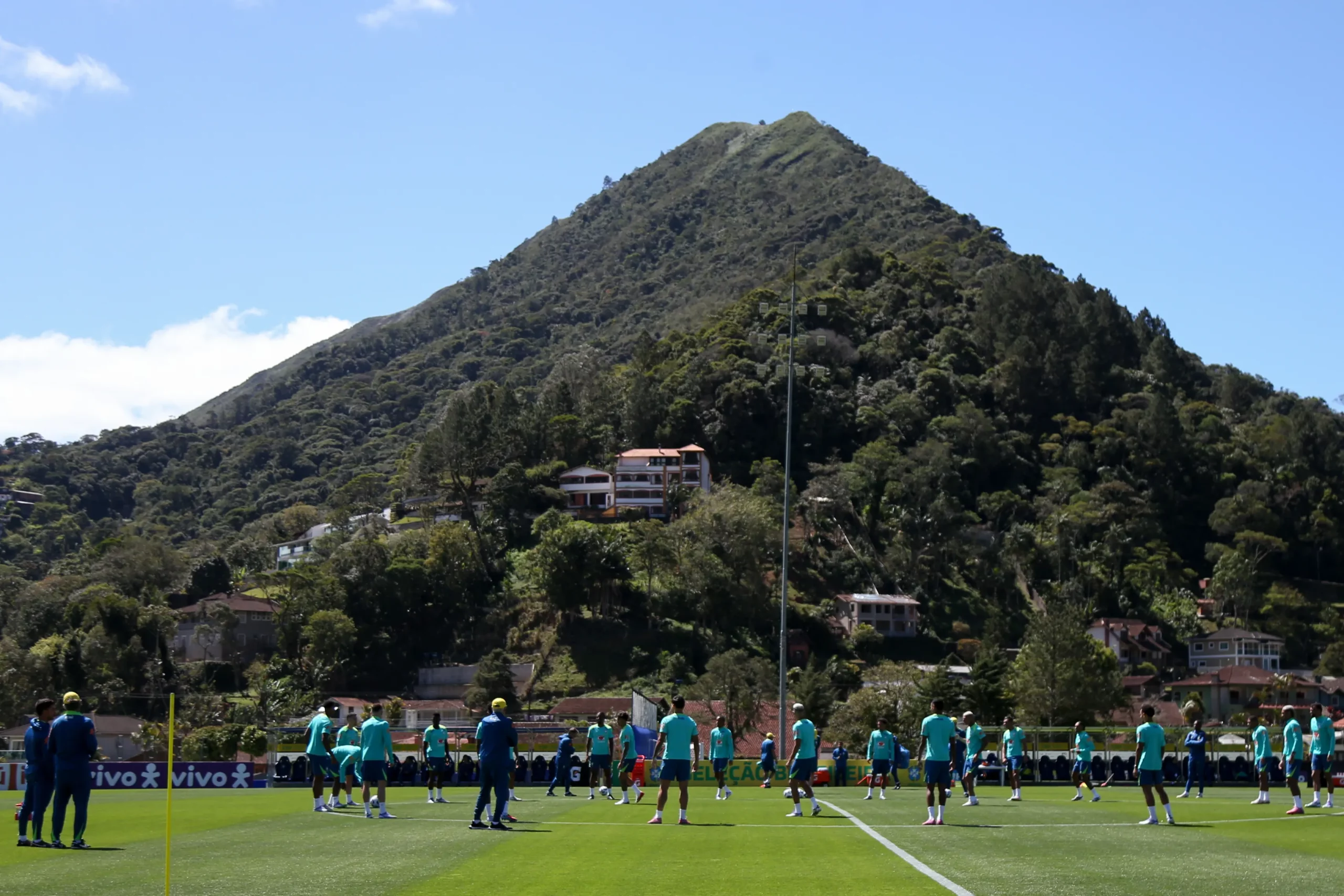 RJ – TERESOPOLIS – 03/09/2025 – BRASIL, TREINO NA GRANJA COMARY – Jogadores da Selecao Brasileira durante treino na Granja Comary em Teresopolis (RJ), nesta quarta-feira (3). A equipe se prepara para enfrentar o Chile pelas Eliminatorias da Copa do Mundo 2016. Foto: Marlon Costa/AGIF
