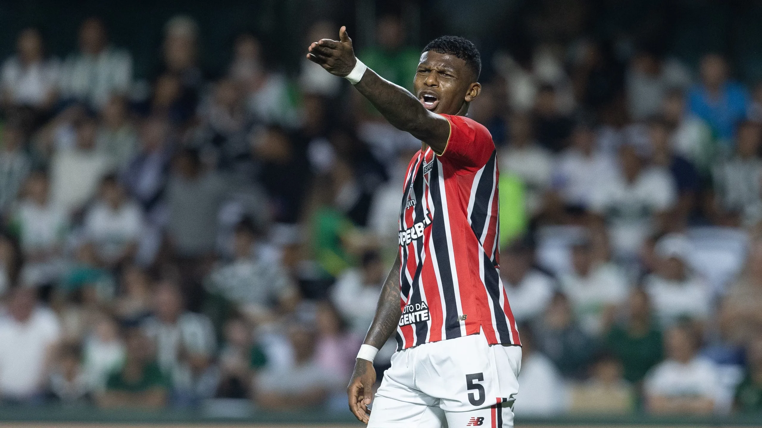Arboleda voltou ao CT da Barra Funda nesta semana e foi pivô de reunião tensa com dirigentes do SPFC – Foto: Hedeson Alves/AGIF