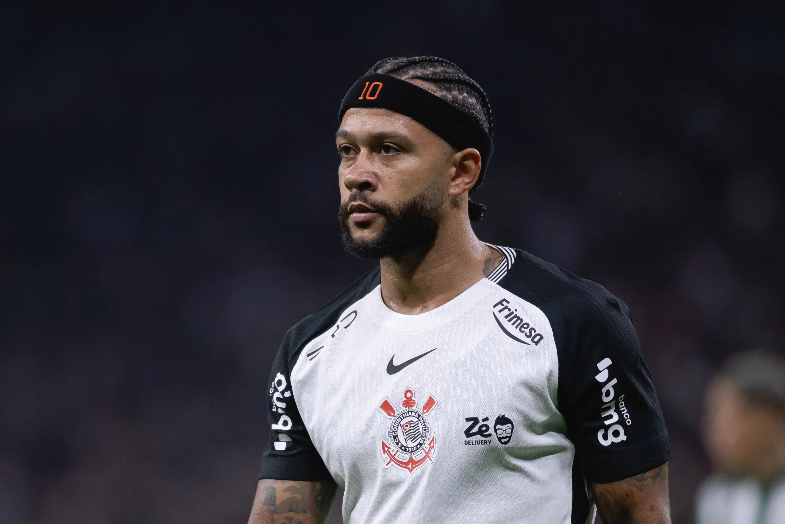 Memphis Depay jogador do Corinthians durante partida contra o Coritiba no estadio Arena Corinthians pelo campeonato Brasileiro A 2026. Foto: Ettore Chiereguini/AGIF