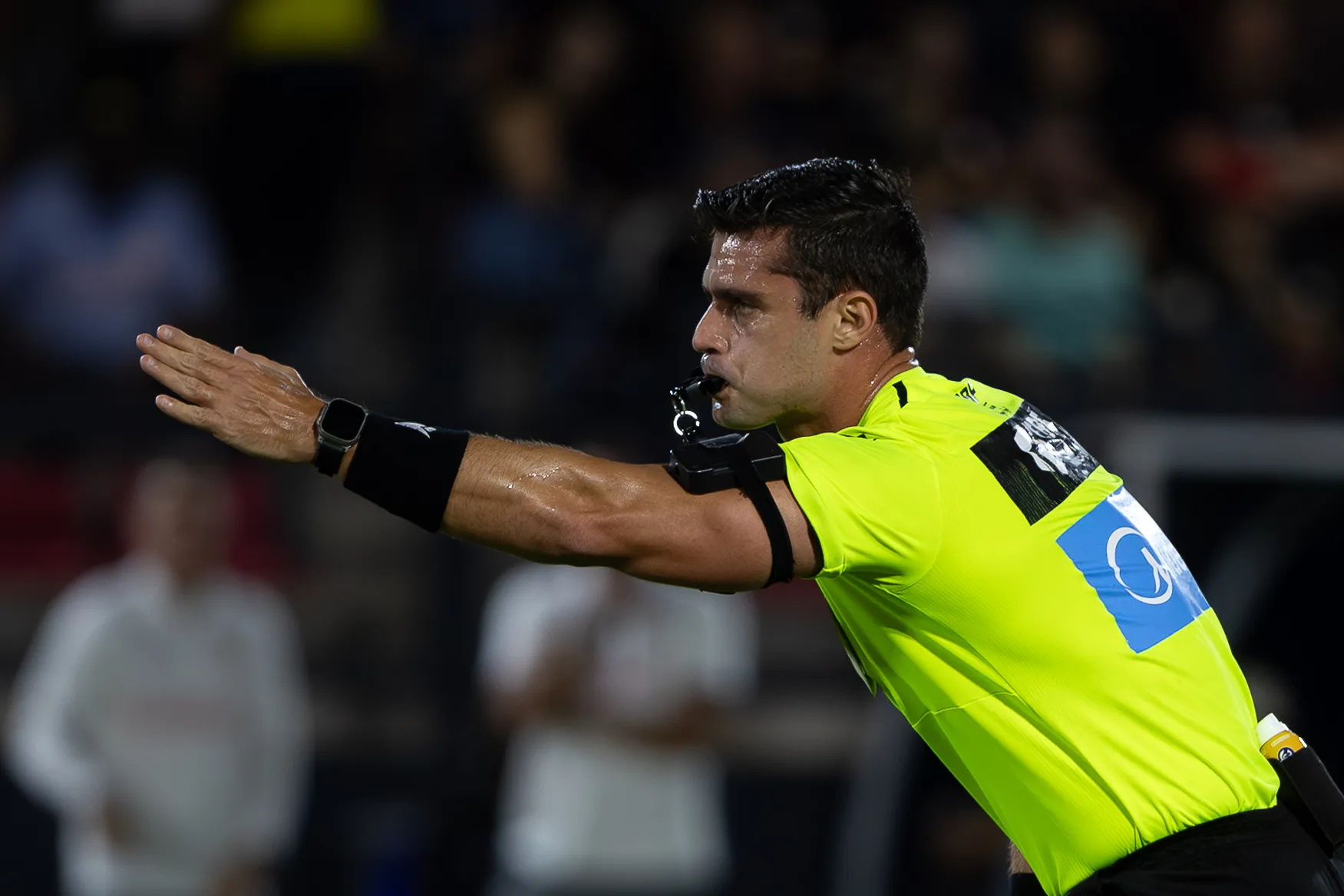 Com apenas 33 anos, árbitro vai para o primeiro jogo do Grêmio na carreira – Foto: Joisel Amaral/AGIF