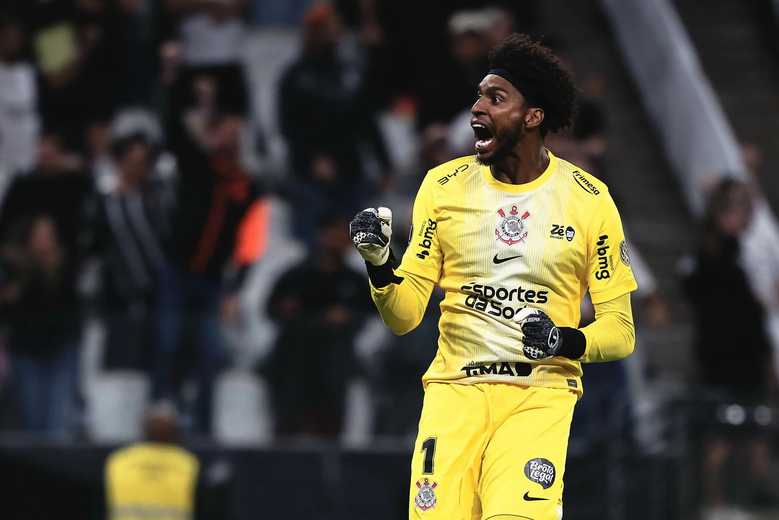 Hugo Souza e a defesa do Corinthians ainda não foram vazados nesta Libertadores – Foto: Ettore Chiereguini/AGIF