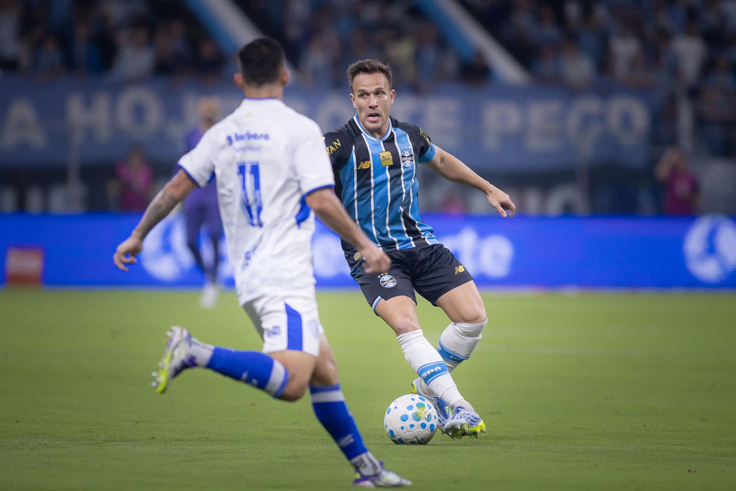 Na ida, o Grêmio venceu por 2 a 0 com gols de Carlos Vinicius e Amuzu – Foto: Maxi Franzoi/AGIF