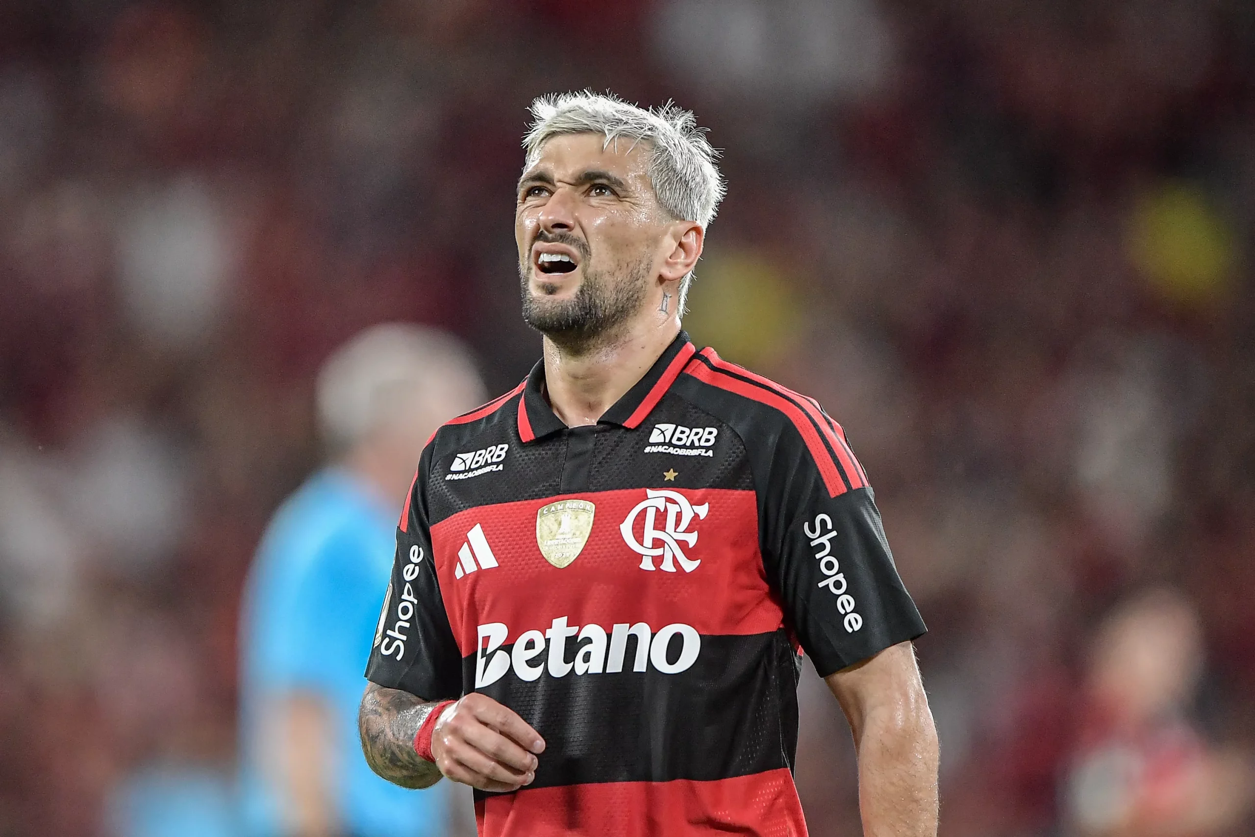 RJ – RIO DE JANEIRO – 22/04/2026 – COPA DO BRASIL 2026, FLAMENGO X VITORIA – Arrascaeta jogador do Flamengo durante partida contra o Vitoria no estadio Maracana pelo campeonato Copa Do Brasil 2026. Foto: Thiago Ribeiro/AGIF