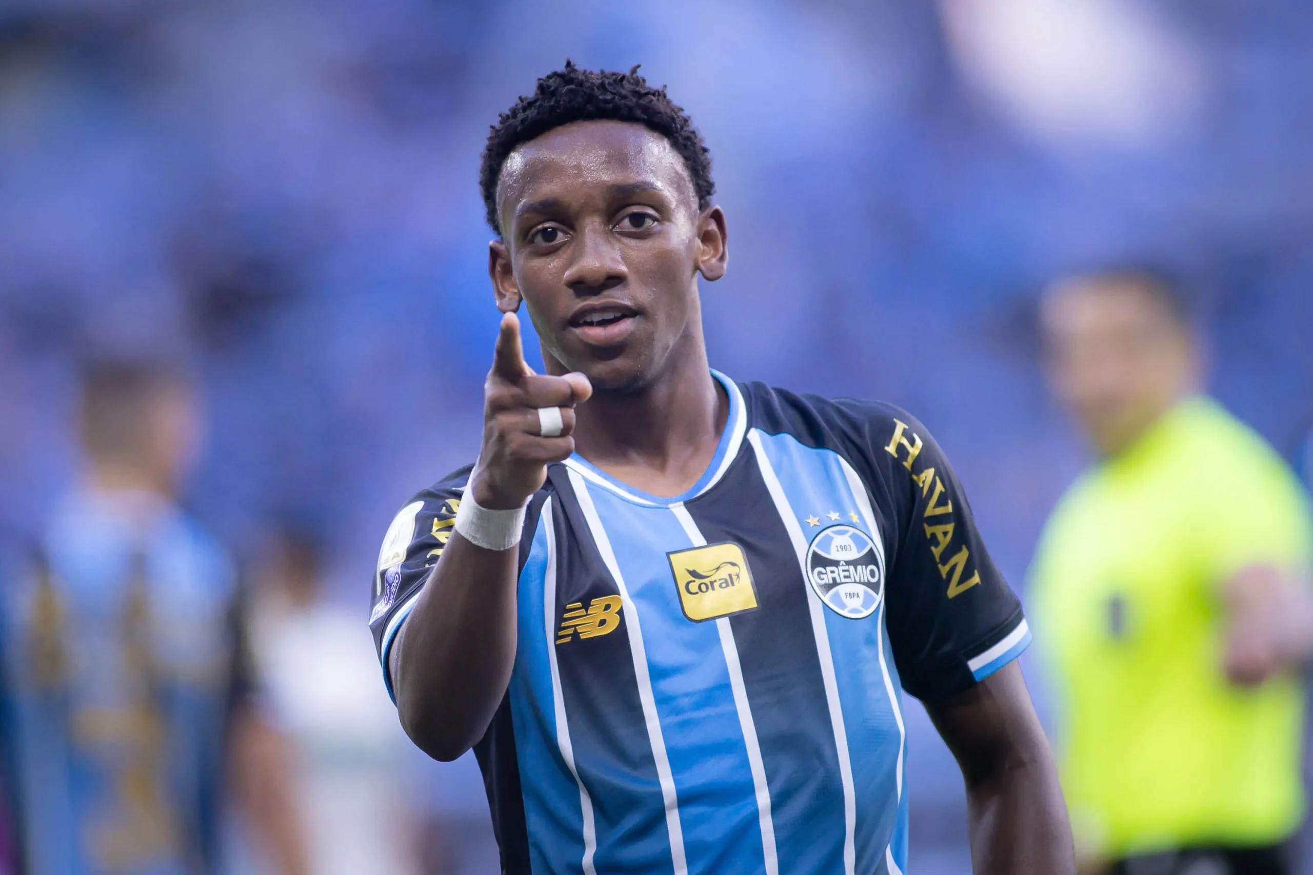 Gabriel Mec deve voltar a ser titular contra o Corinthians na Arena – Foto: Maxi Franzoi/AGIF