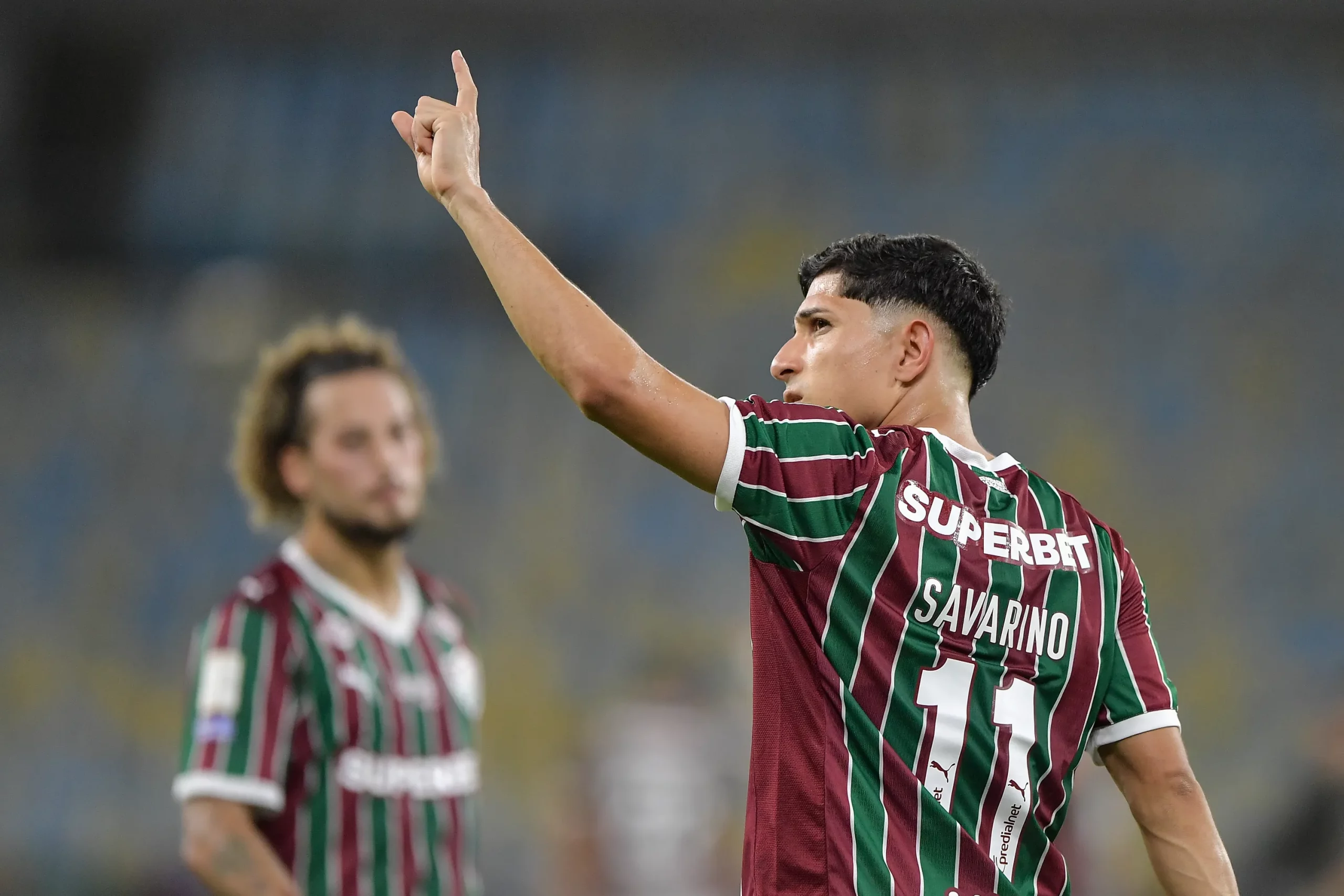 Savarino jogador do Fluminense comemora seu gol durante partida contra o Chapecoense no estadio Maracana pelo campeonato Brasileiro A 2026. Foto: Thiago Ribeiro/AGIF
