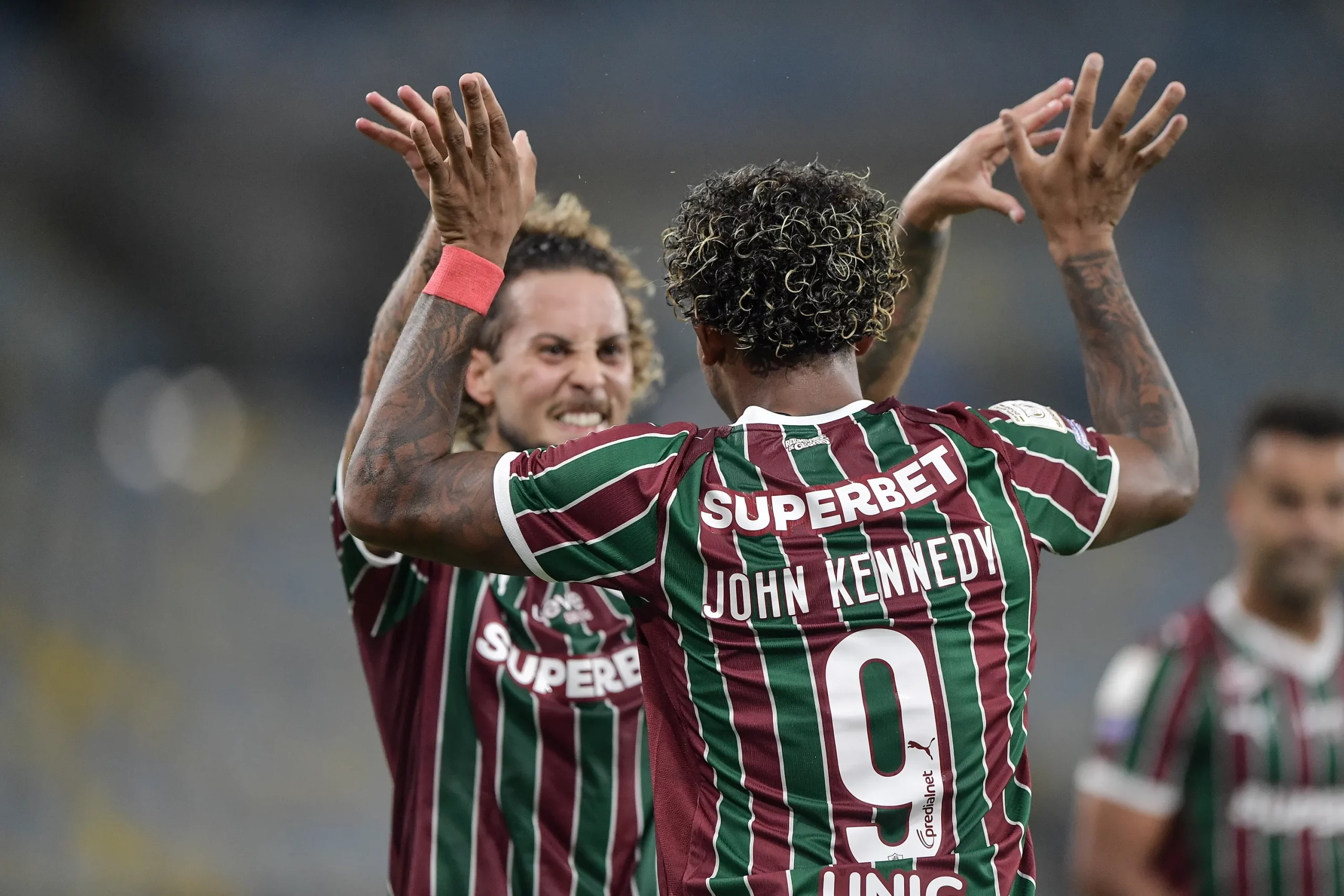 RJ – RIO DE JANEIRO – 26/04/2026 – BRASILEIRO A 2026, FLUMINENSE X CHAPECOENSE – Jhon Kennedy jogador do Fluminense comemora seu gol durante partida contra o Chapecoense no estadio Maracana pelo campeonato Brasileiro A 2026. Foto: Thiago Ribeiro/AGIF