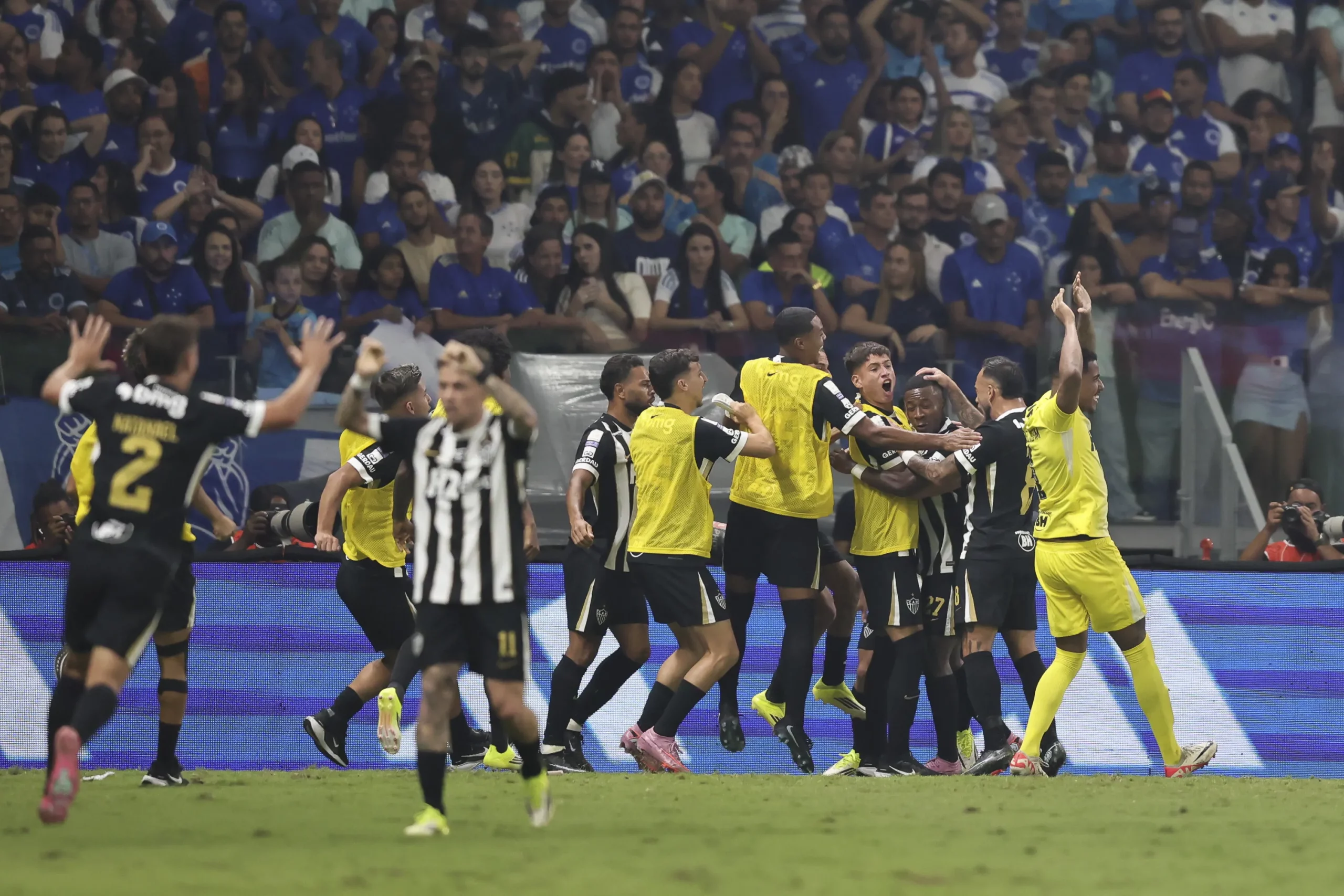 Minda jogador do Atletico-MG comemora seu gol durante partida contra o Cruzeiro no estadio Mineirao pelo campeonato Brasileiro A 2026. Foto: Gilson Lobo/AGIF