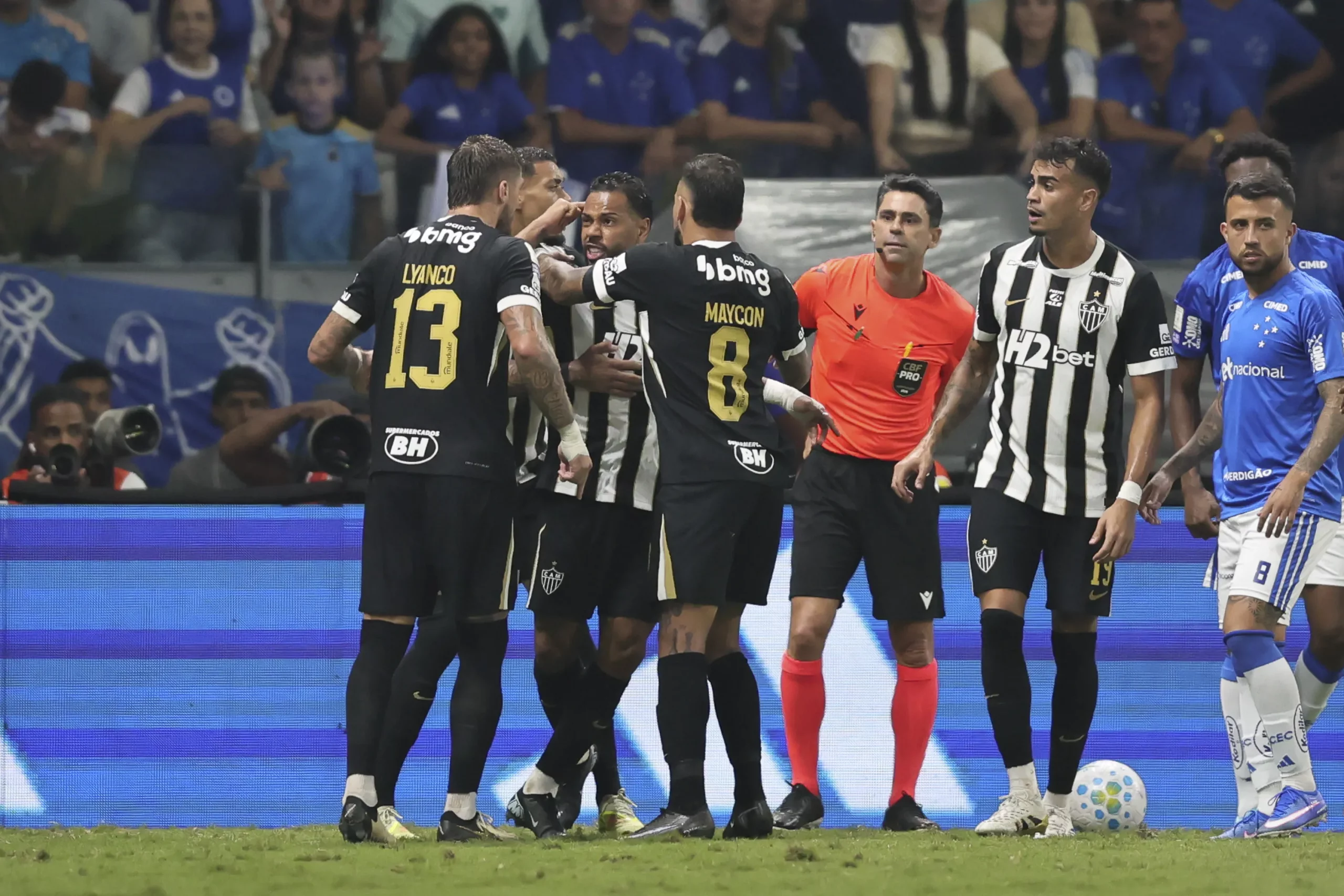 Galo conseguiu vitória importante no Mineirão.  Foto: Gilson Lobo/AGIF
