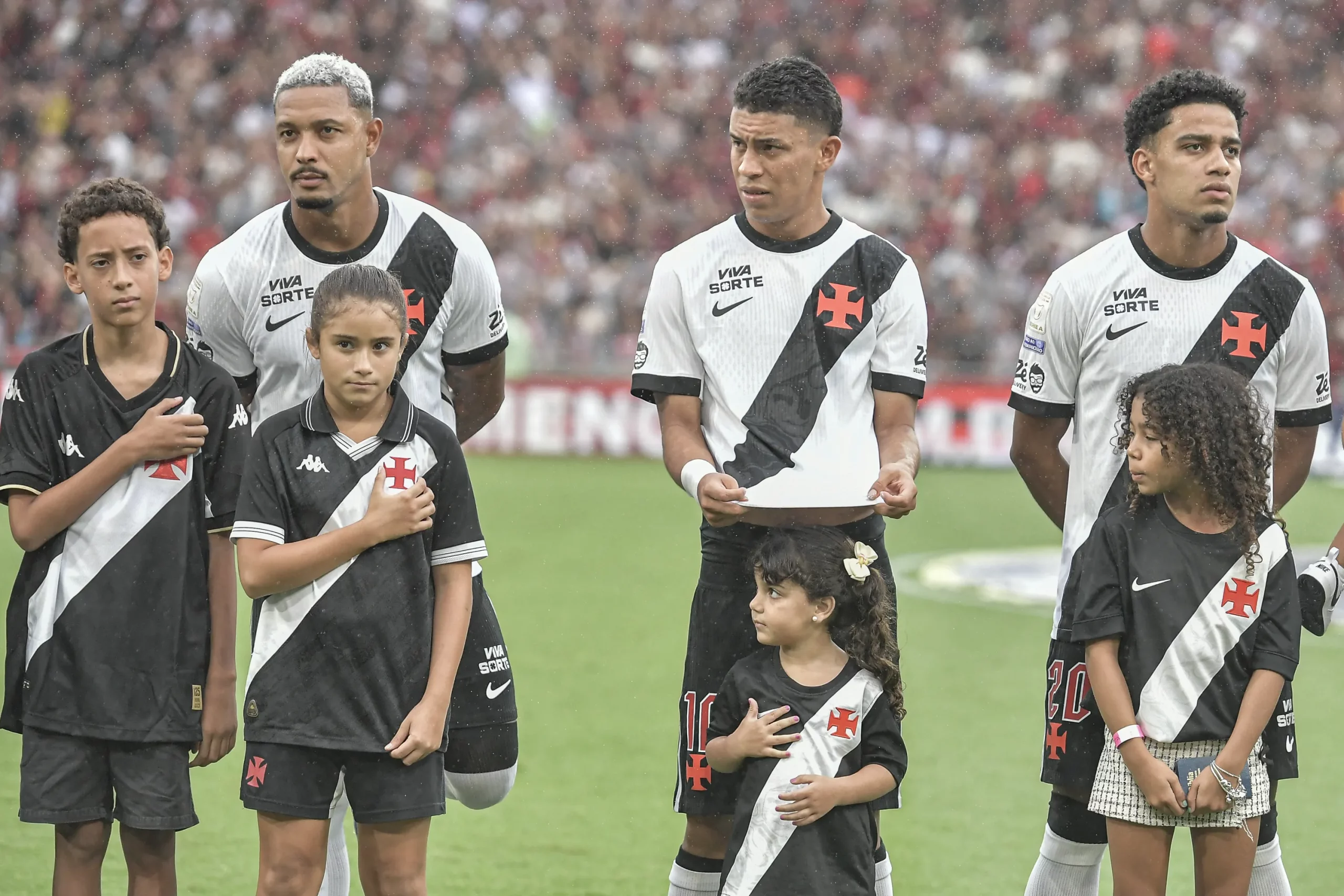RJ – RIO DE JANEIRO – 03/05/2026 – BRASILEIRO A 2026, FLAMENGO X VASCO – Rojas jogador do Vasco durante partida contra o Flamengo no estadio Maracana pelo campeonato Brasileiro A 2026. Foto: Thiago Ribeiro/AGIF
