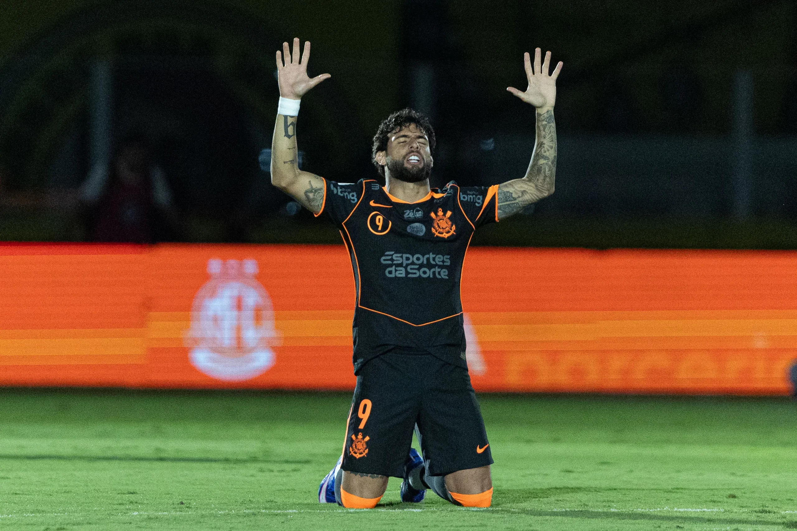 SP – MIRASSOL – 03/05/2026 – BRASILEIRO A 2026, MIRASSOL X CORINTHIANS – Yuri Alberto jogador do Corinthians reza antes do inicio da partida contra o Mirassol no estadio Jose Maria de Campos Maia pelo campeonato Brasileiro A 2026. Foto: Joisel Amaral/AGIF